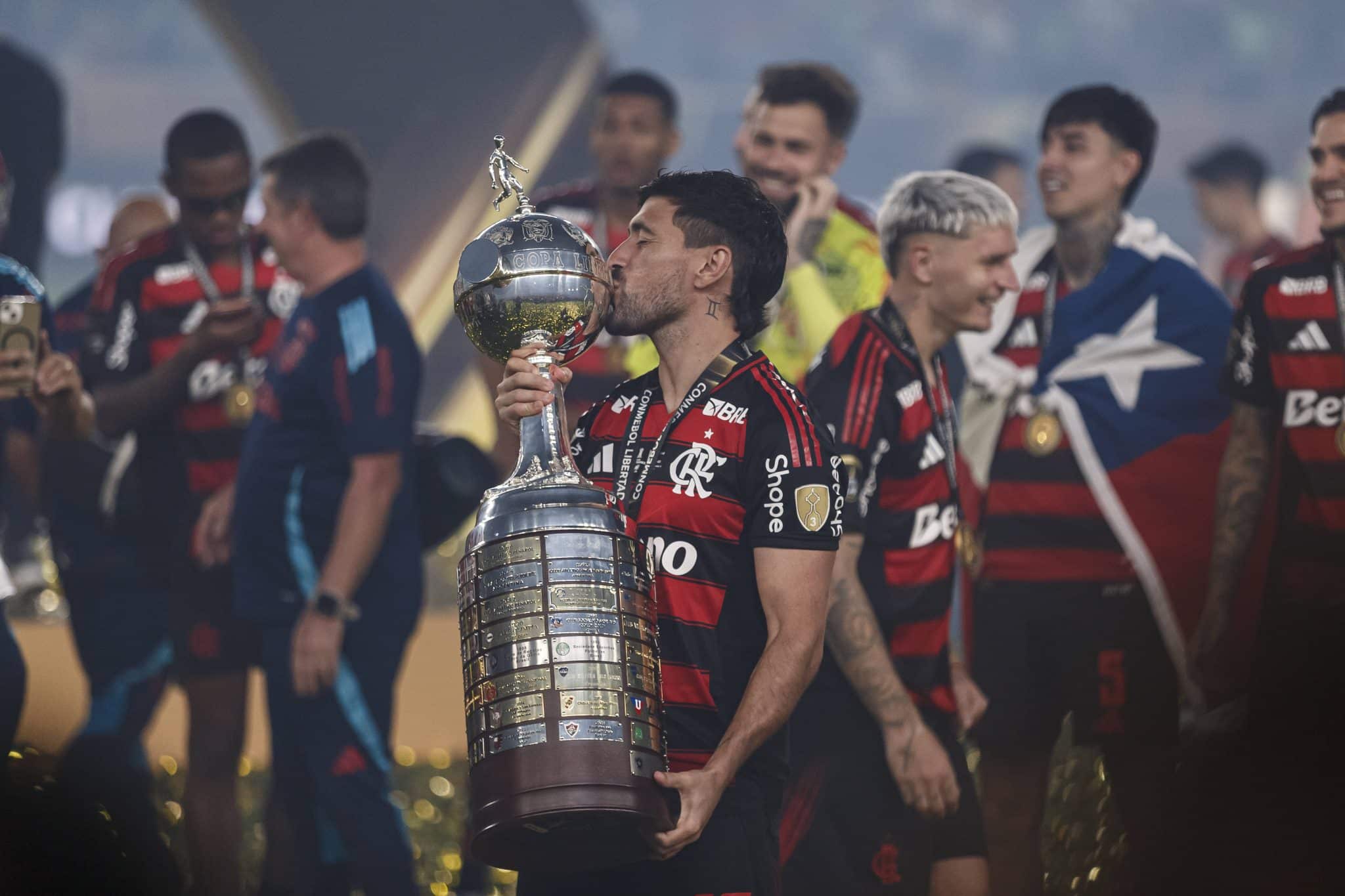 Arrascaeta beija a ta&ccedil;a da Libertadores