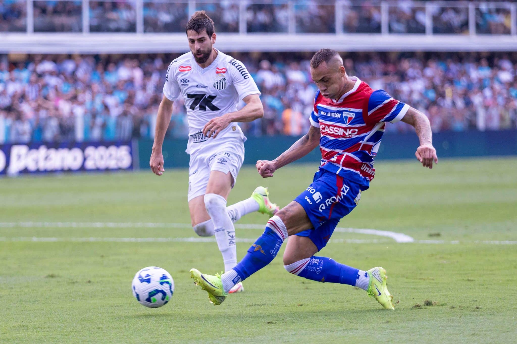 Breno Lopes foi o grande destaque do Fortaleza na partida (Foto: Jeferson De Paula/Pera Photo Press/Gazeta Press)