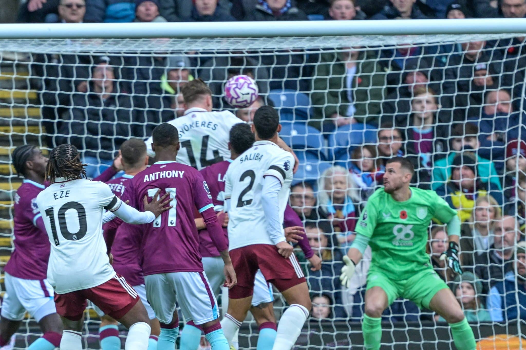 Cobran&ccedil;a de escanteio gerou gol do Arsenal sobre Burnley (Foto: Imago)