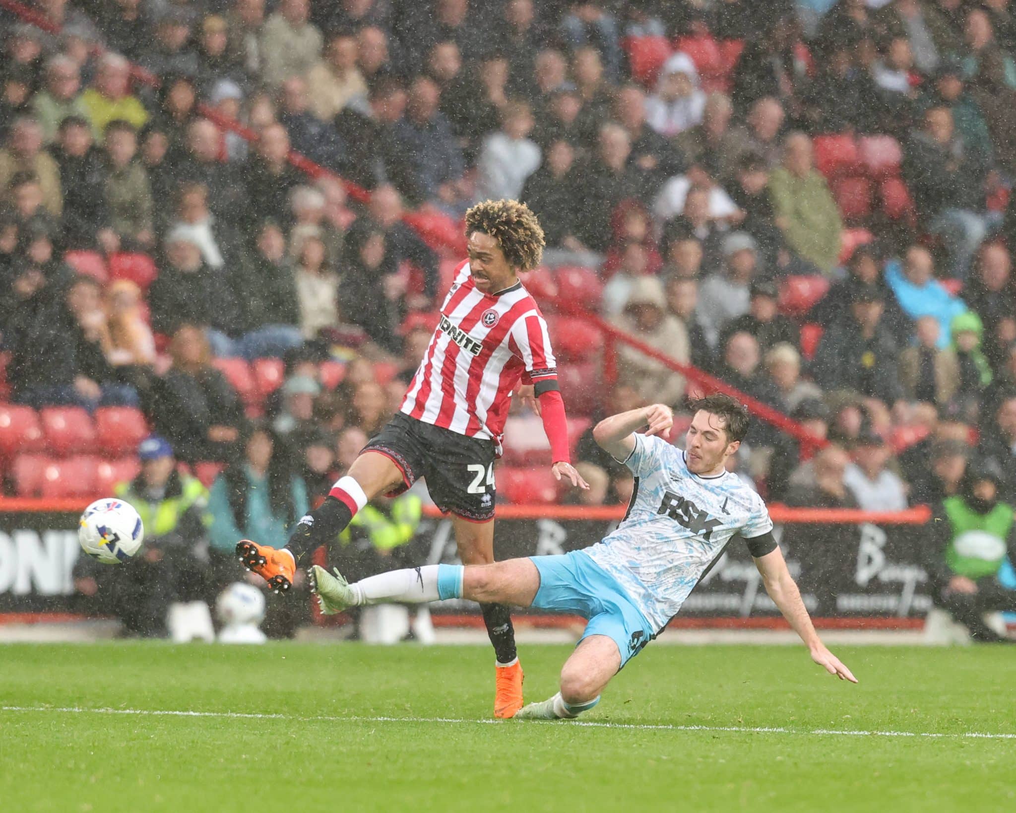 Tahith Chong, que representa Cura&ccedil;ao, com a camisa 24 do Sheffield United (Foto: Imago)