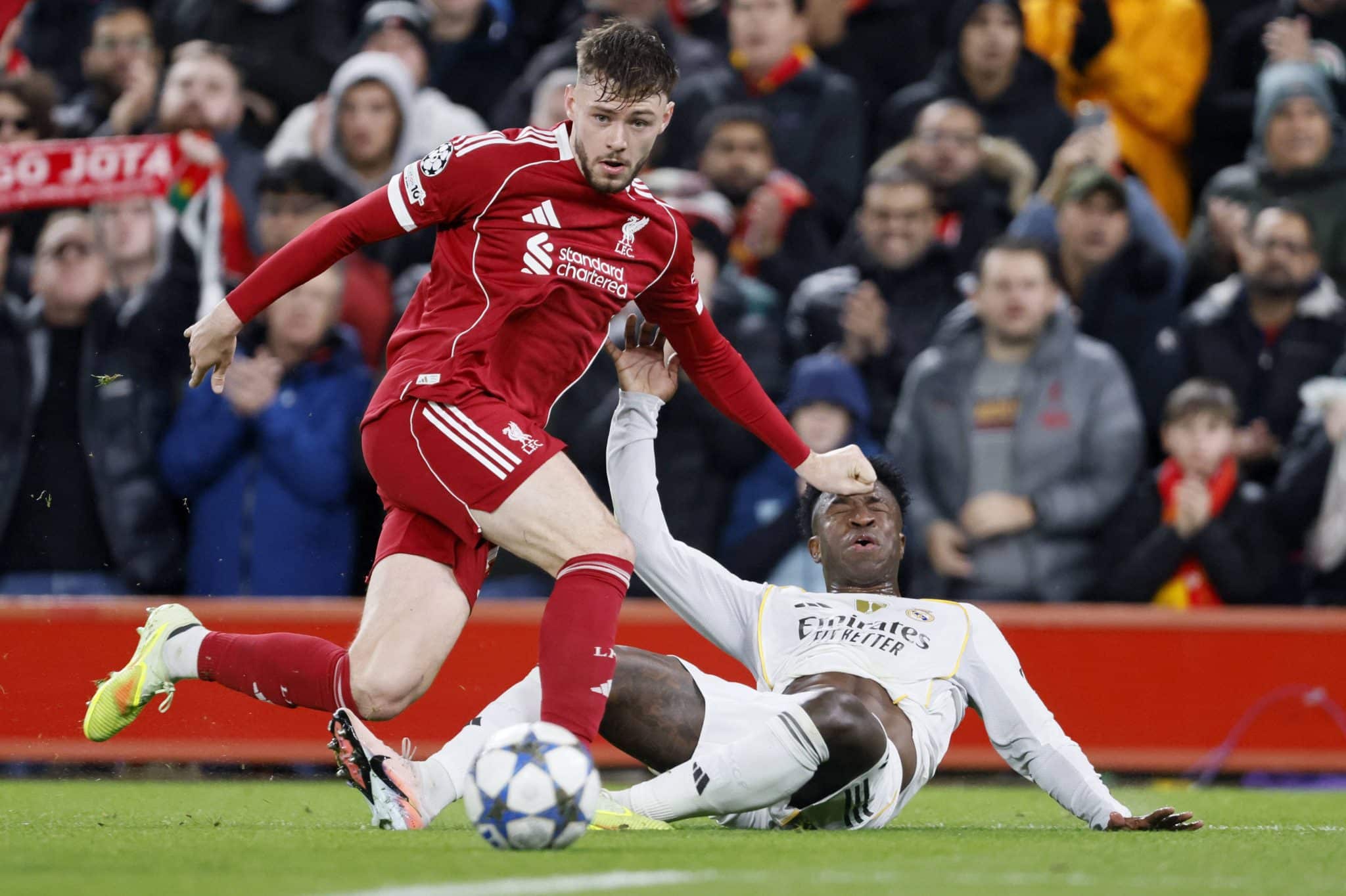Bradley vence disputa com Vinicius J&uacute;nior em Liverpool x Real Madrid