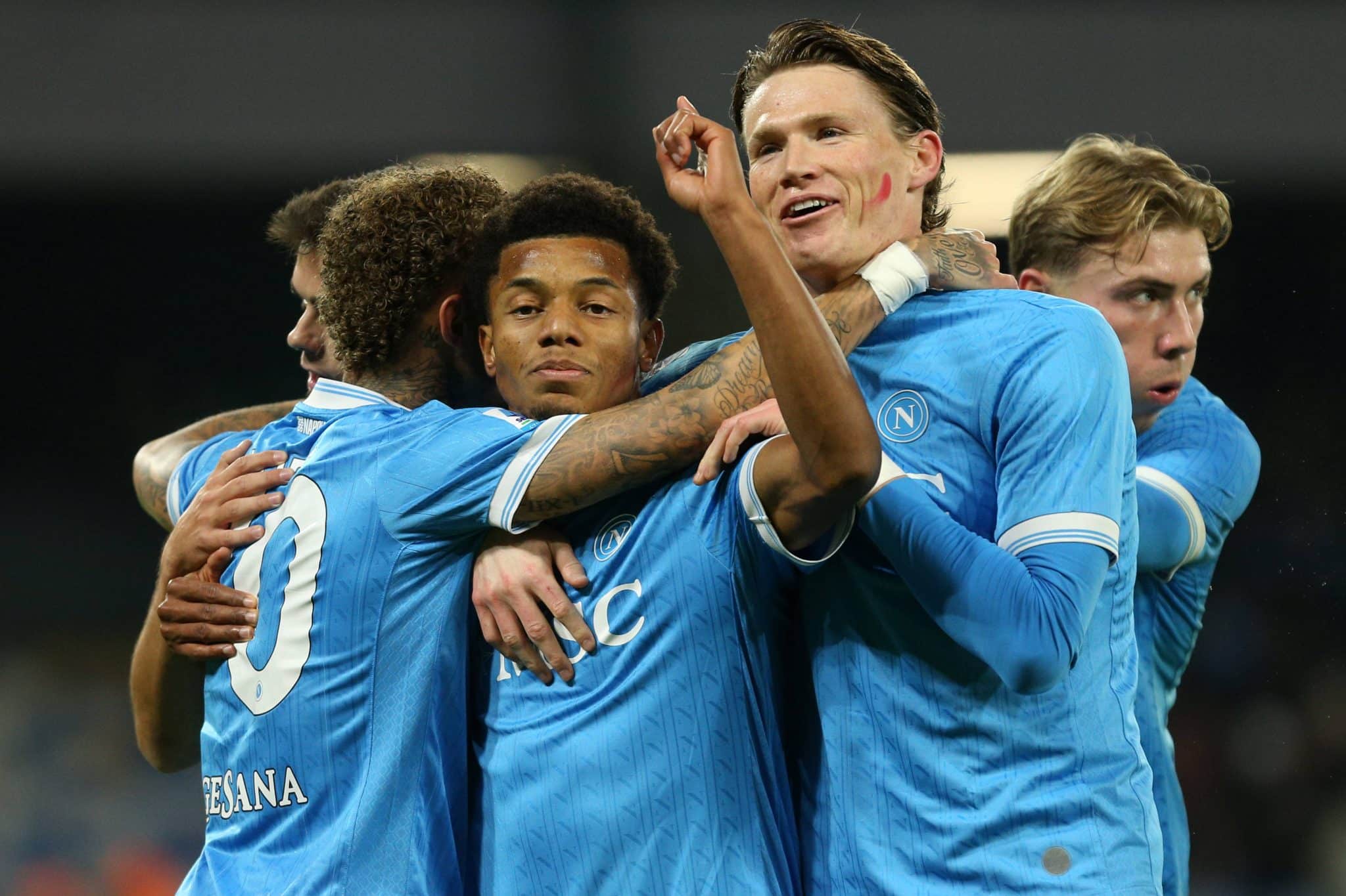 David Neres celebra gol pelo Napoli (Foto: IMAGO / Marco Canoniero)