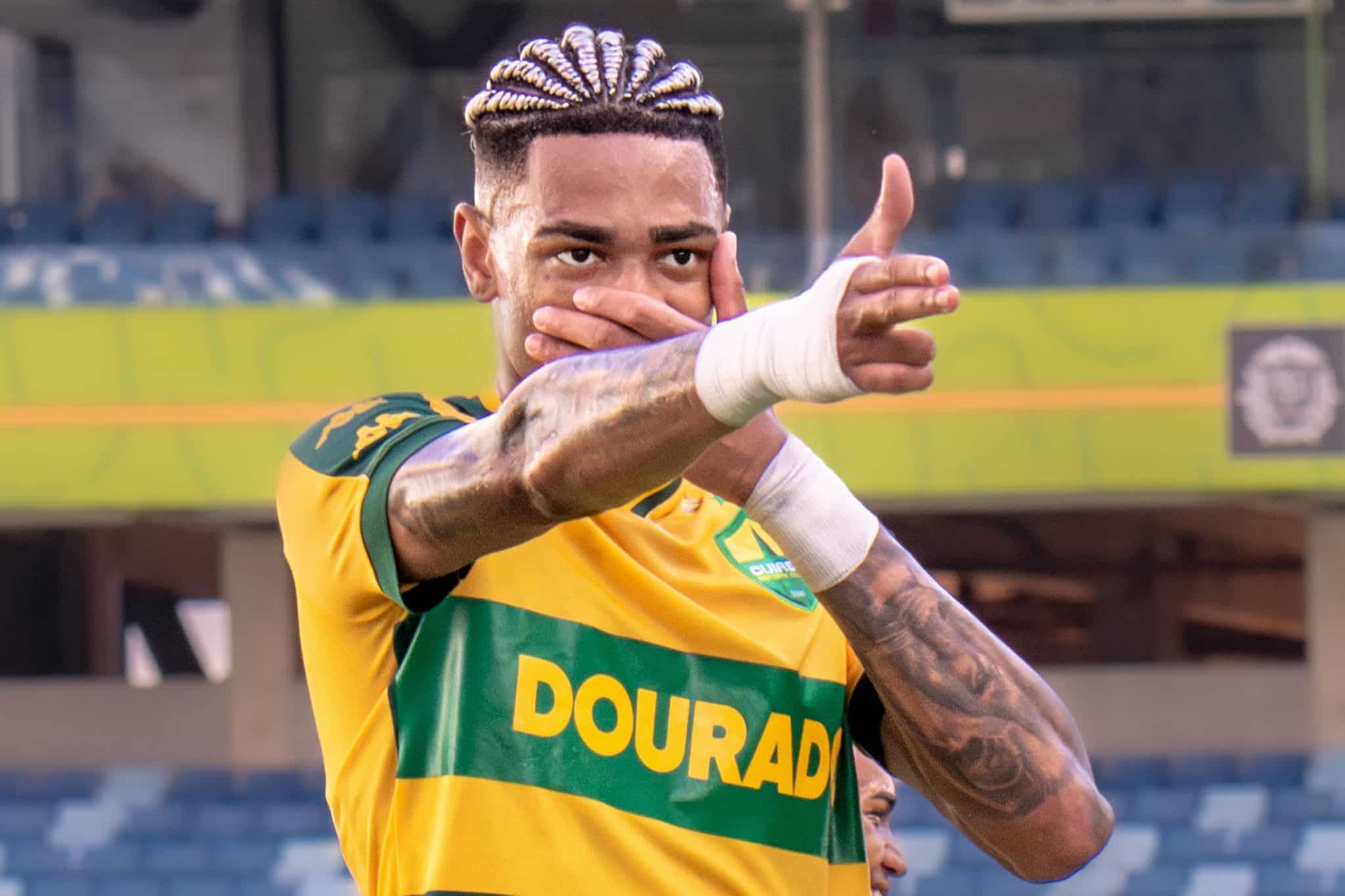 Derik Lacerda comemora gol pelo Cuiab&aacute;