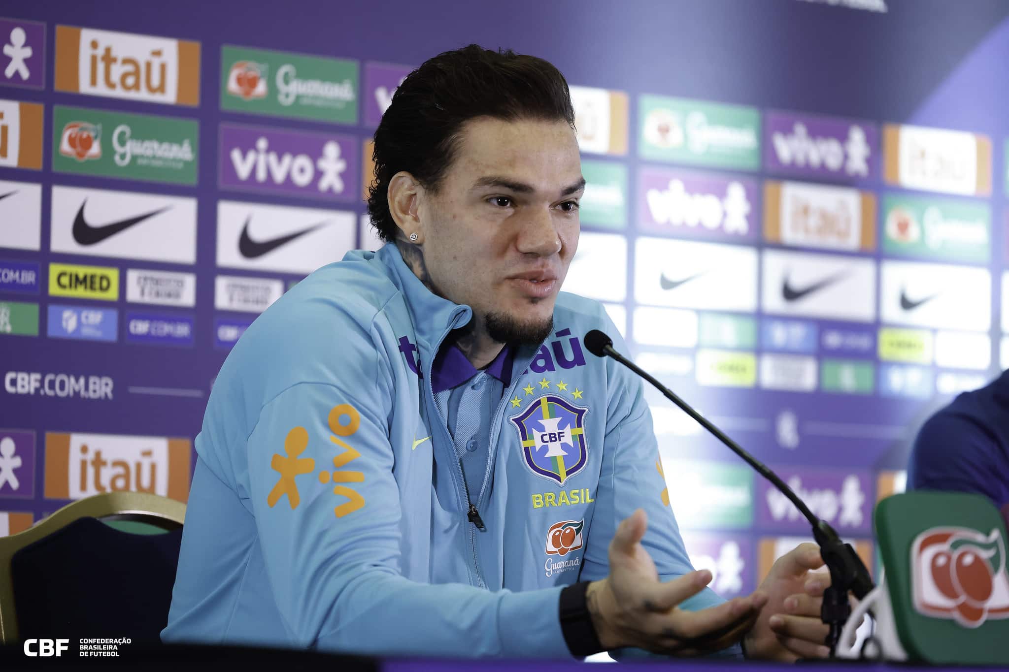 &lsquo;Eu j&aacute; tinha tentado sair&rsquo;: Como lenda da Sele&ccedil;&atilde;o influenciou Ederson em decis&atilde;o de deixar o City
