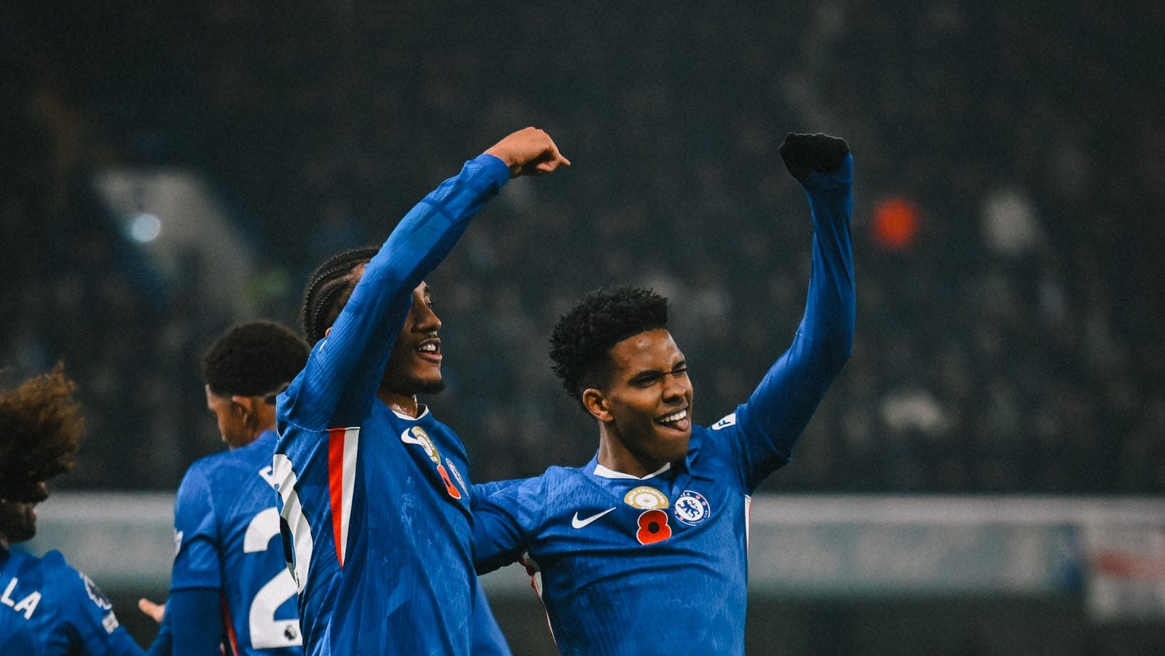 Parceria de Est&ecirc;v&atilde;o e Jo&atilde;o Pedro mostra novo caminho para Chelsea montar o ataque