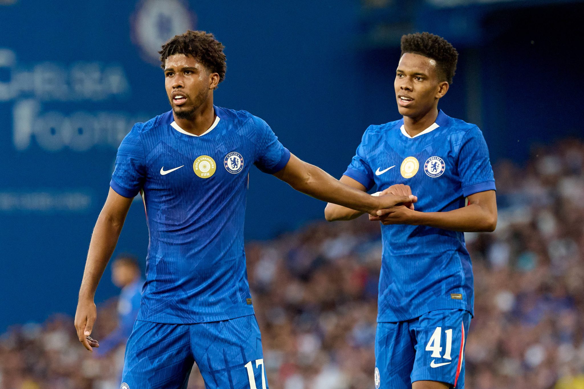 Como &eacute; jogar com Est&ecirc;v&atilde;o? Andrey Santos revela detalhes de parceria