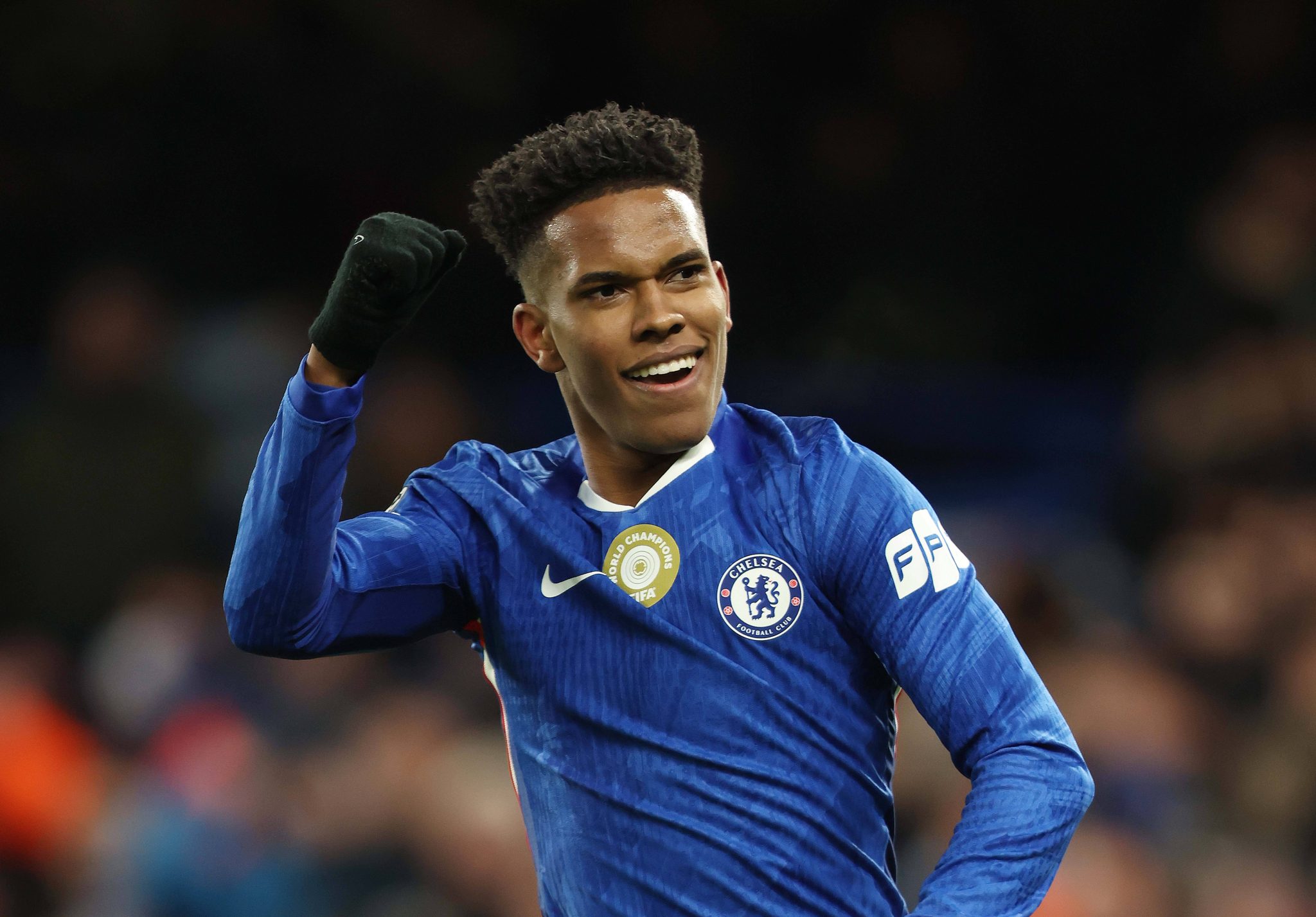 &lsquo;Boa not&iacute;cia para os torcedores do Chelsea. H&aacute; mais Est&ecirc;v&atilde;os a caminho&rsquo;