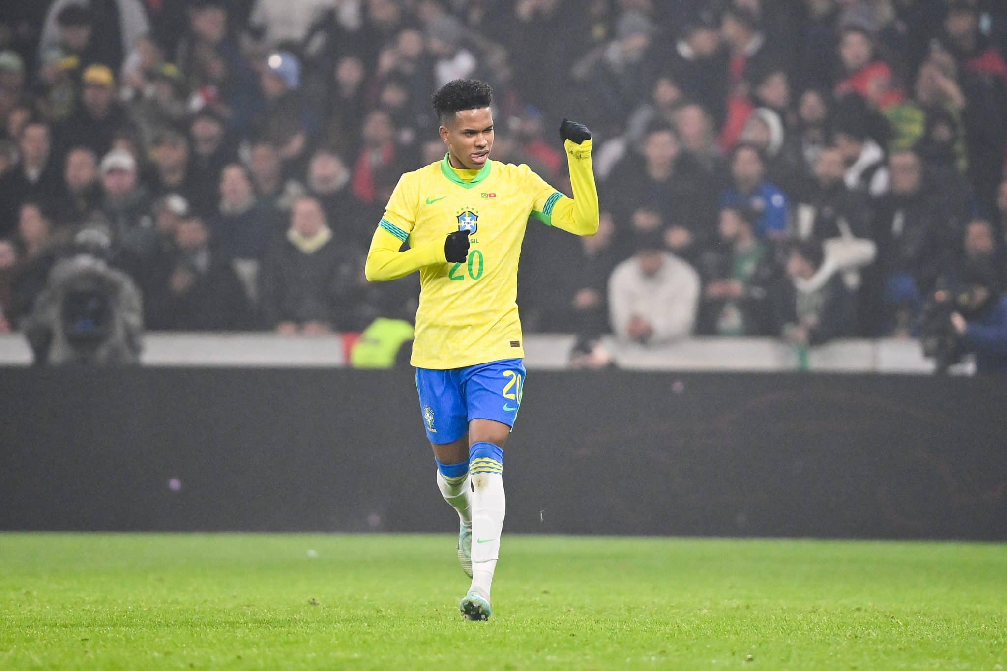 Est&ecirc;v&atilde;o vibra com gol no empate em 1 a 1 com a Tun&iacute;sia