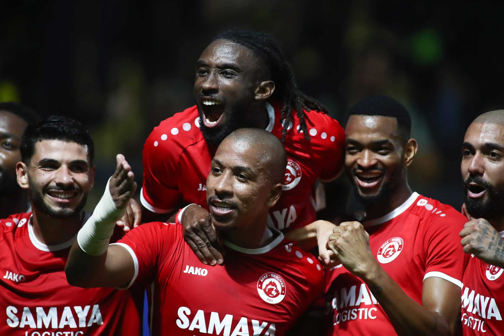 Felipe Santos pelo Araz-Nax&ccedil;ıvan