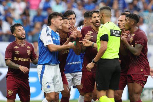 &lsquo;N&atilde;o tem que cansar de falar de arbitragem. Eles n&atilde;o s&atilde;o cobrados como n&oacute;s&rsquo;