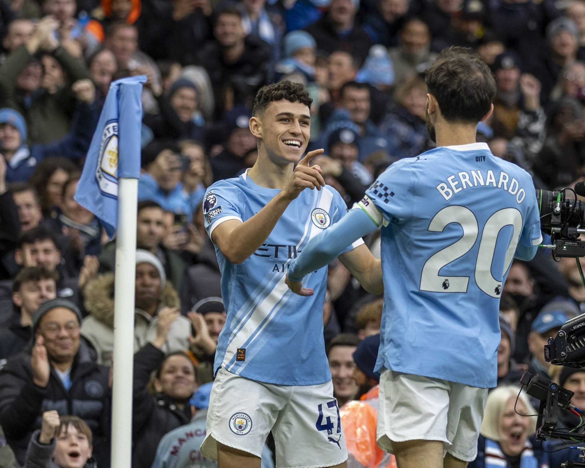 Guardiola recalcula rota, City vive &lsquo;montanha-russa&rsquo; e evita semana desastrosa no &uacute;ltimo suspiro