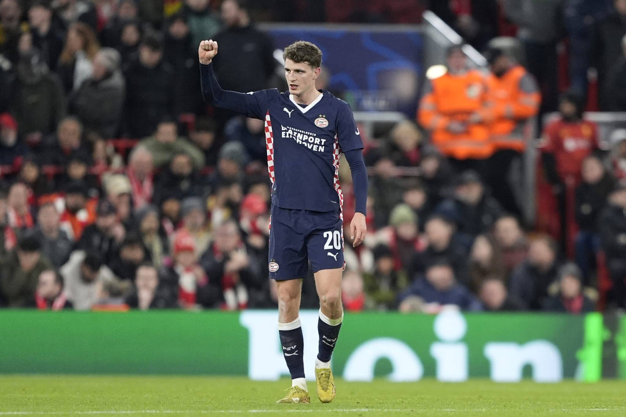 Guus Til vibra com gol marcado pelo PSV