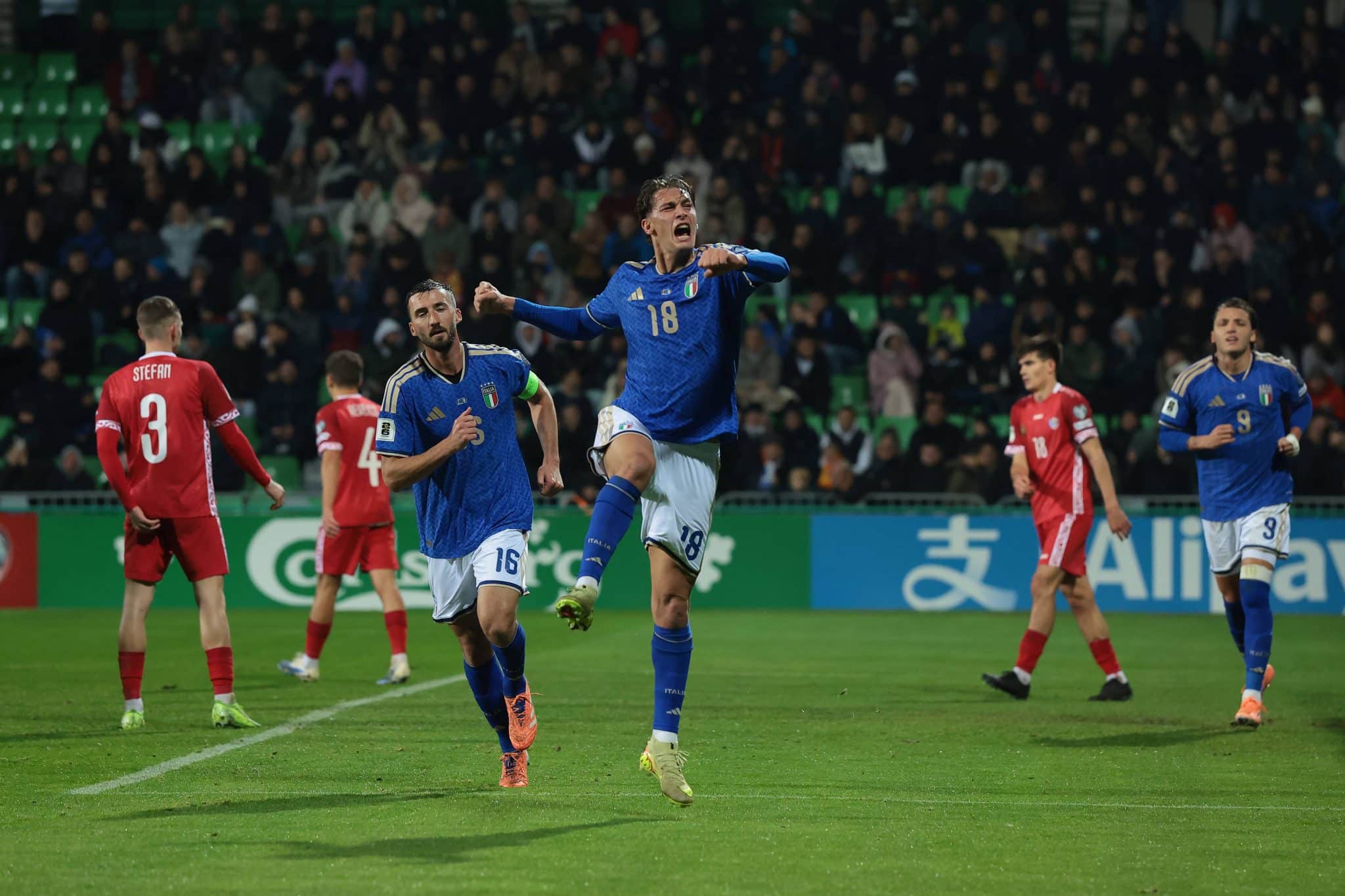 Pouco futebol, tens&atilde;o e falta de criatividade: Abatida, It&aacute;lia vence Mold&aacute;via no sufoco