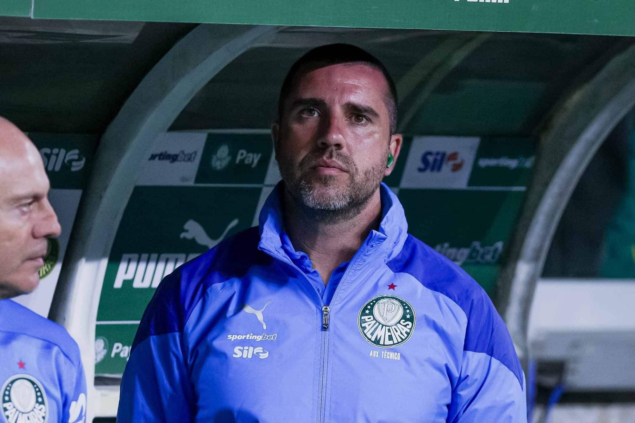 Jo&atilde;o Martins, auxiliar t&eacute;cnico de Abel Ferreira no Palmeiras