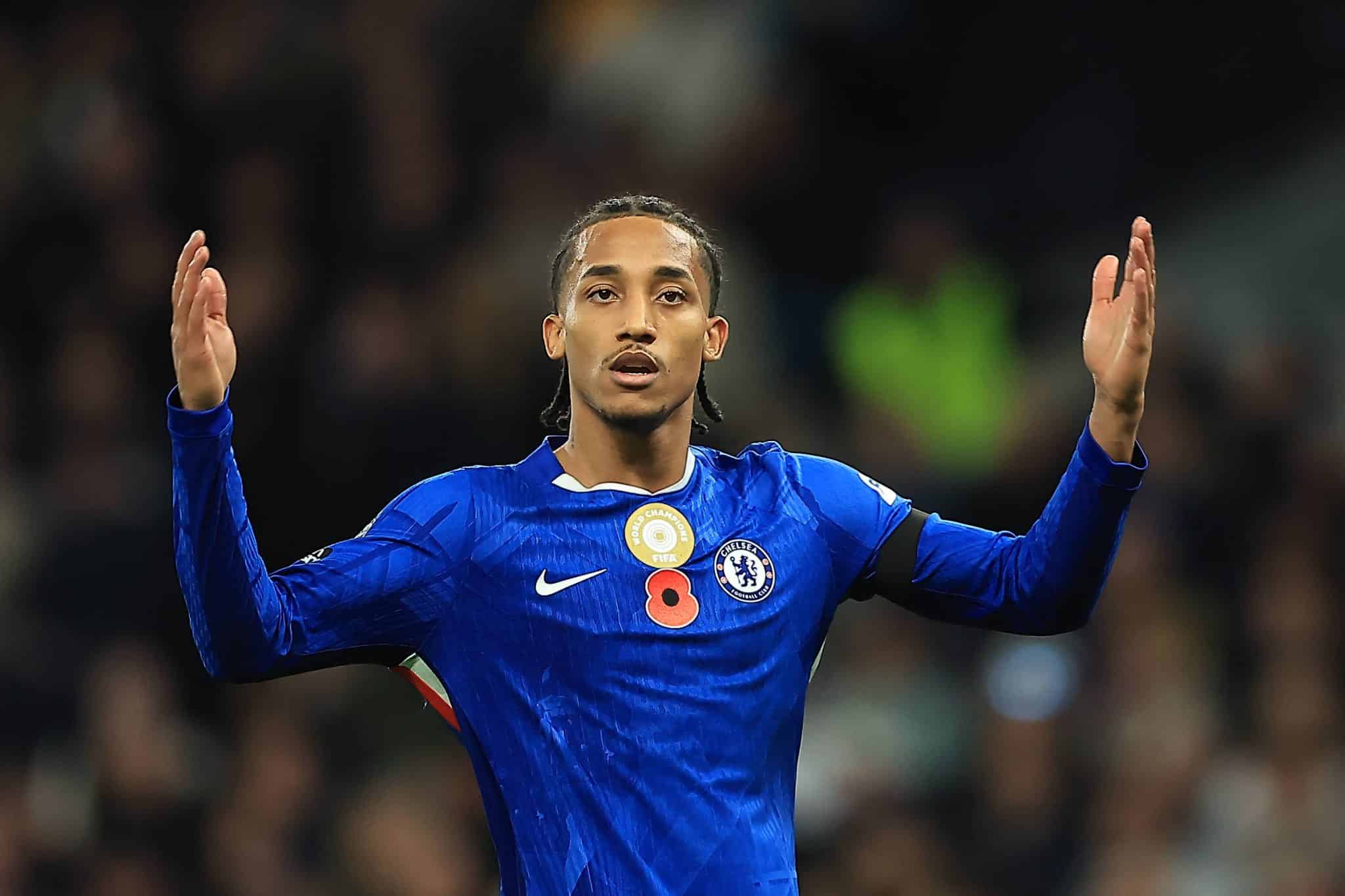 Jo&atilde;o Pedro d&aacute; trabalho, quebra seca no Chelsea e mant&eacute;m freguesia do Tottenham