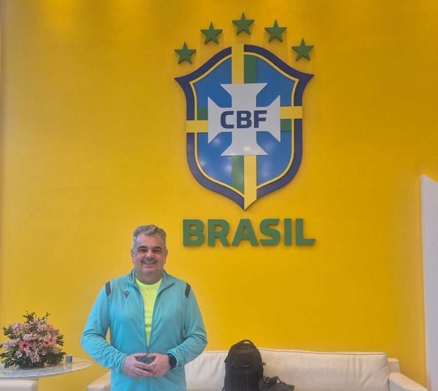 Jo&atilde;o Ricardo Cozac, o psicol&oacute;go dos &aacute;rbitros na CBF