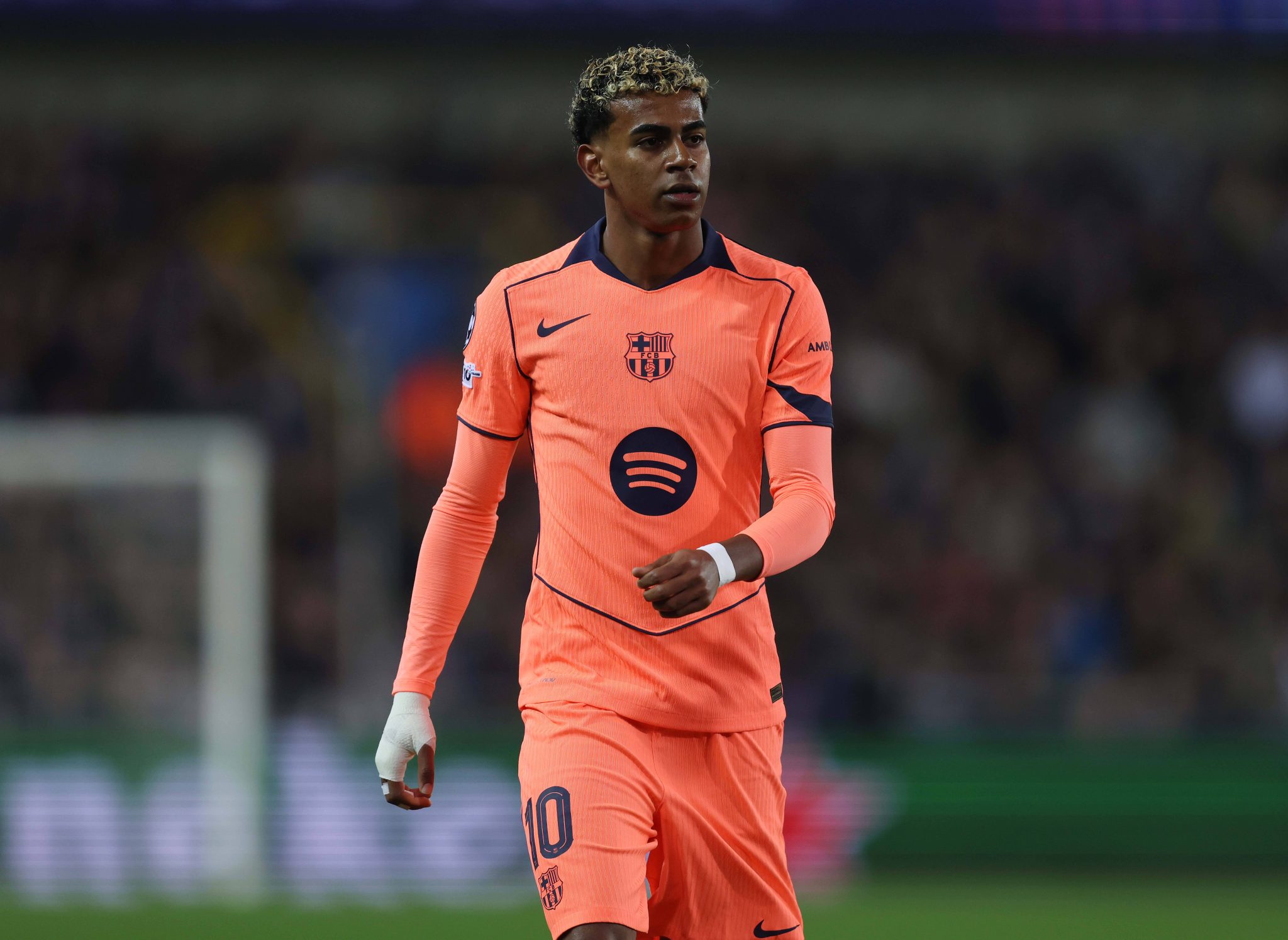 Depend&ecirc;ncia de Yamal exp&otilde;e Barcelona com problemas a resolver al&eacute;m das les&otilde;es