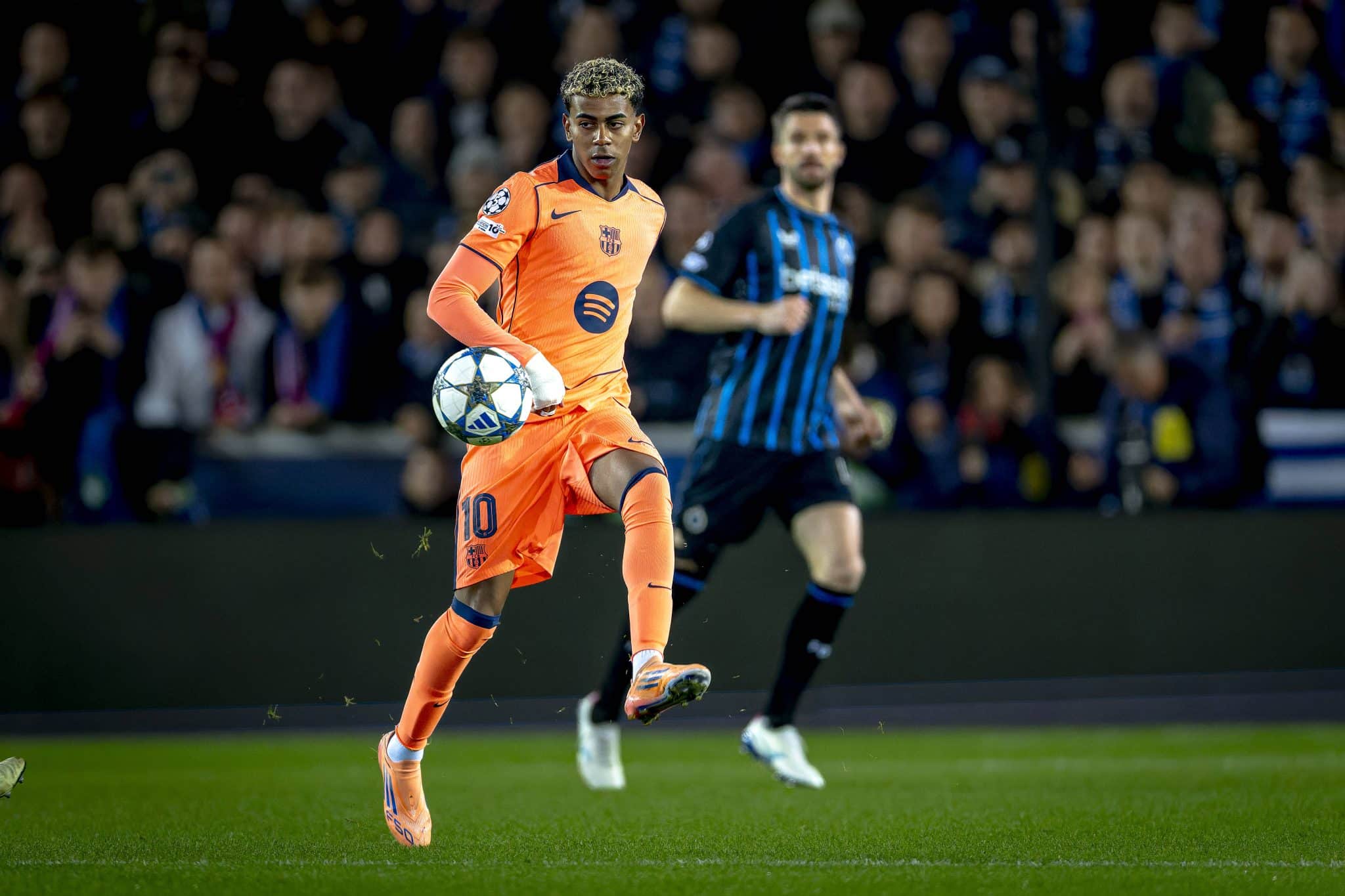 Lamine Yamal em a&ccedil;&atilde;o pelo Barcelona