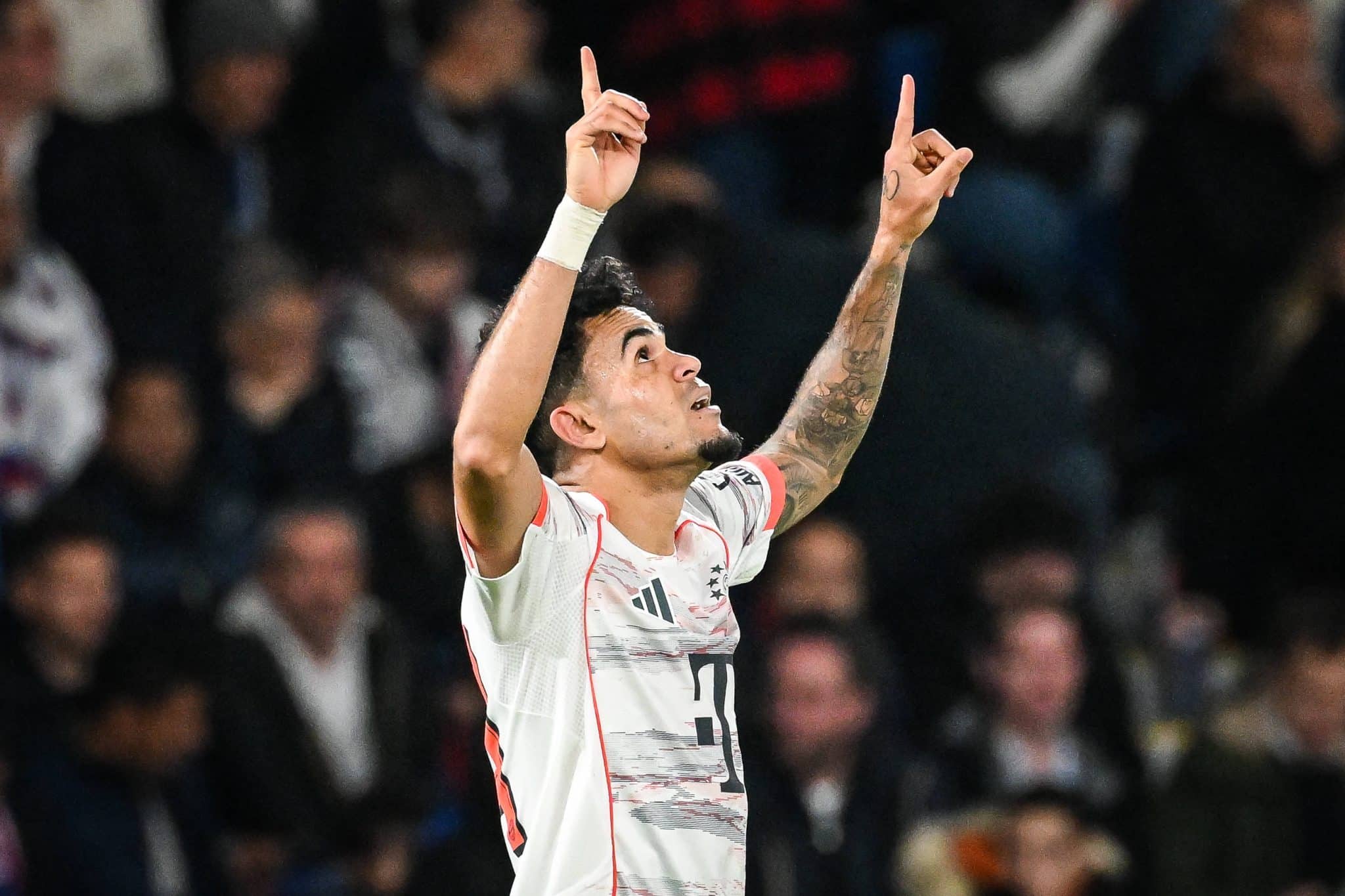 Com brilho de Luis D&iacute;az, Bayern mostra contra PSG por que &eacute; o time mais inovador do mundo