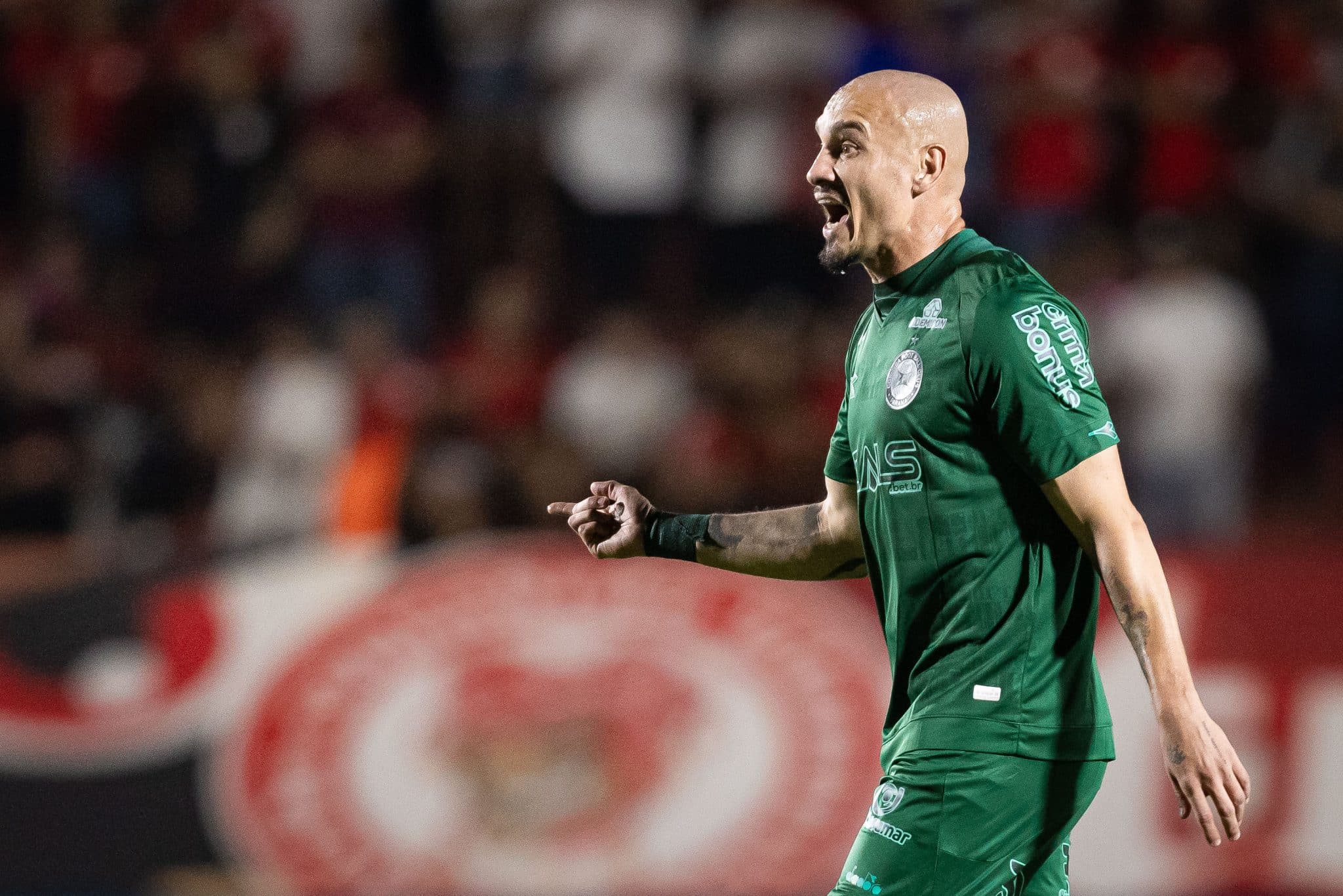 Maicon &eacute; o l&iacute;der do Coritiba, que sonha com o t&iacute;tulo da S&eacute;rie B