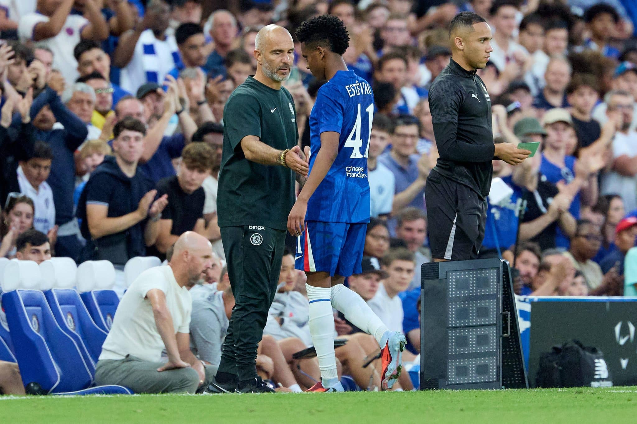 Enzo Maresca e Est&ecirc;v&atilde;o em jogo do Chelsea