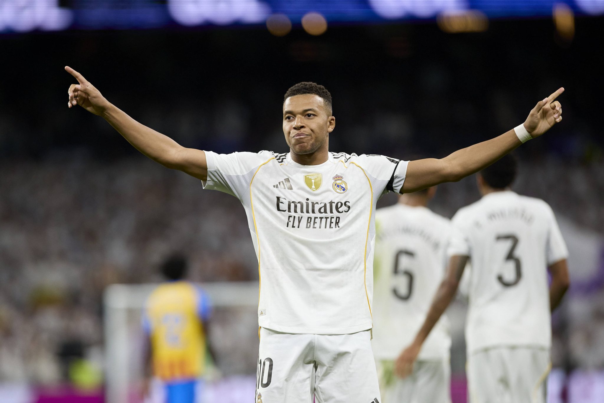 Mbapp&eacute; celebra gol pelo Real Madrid