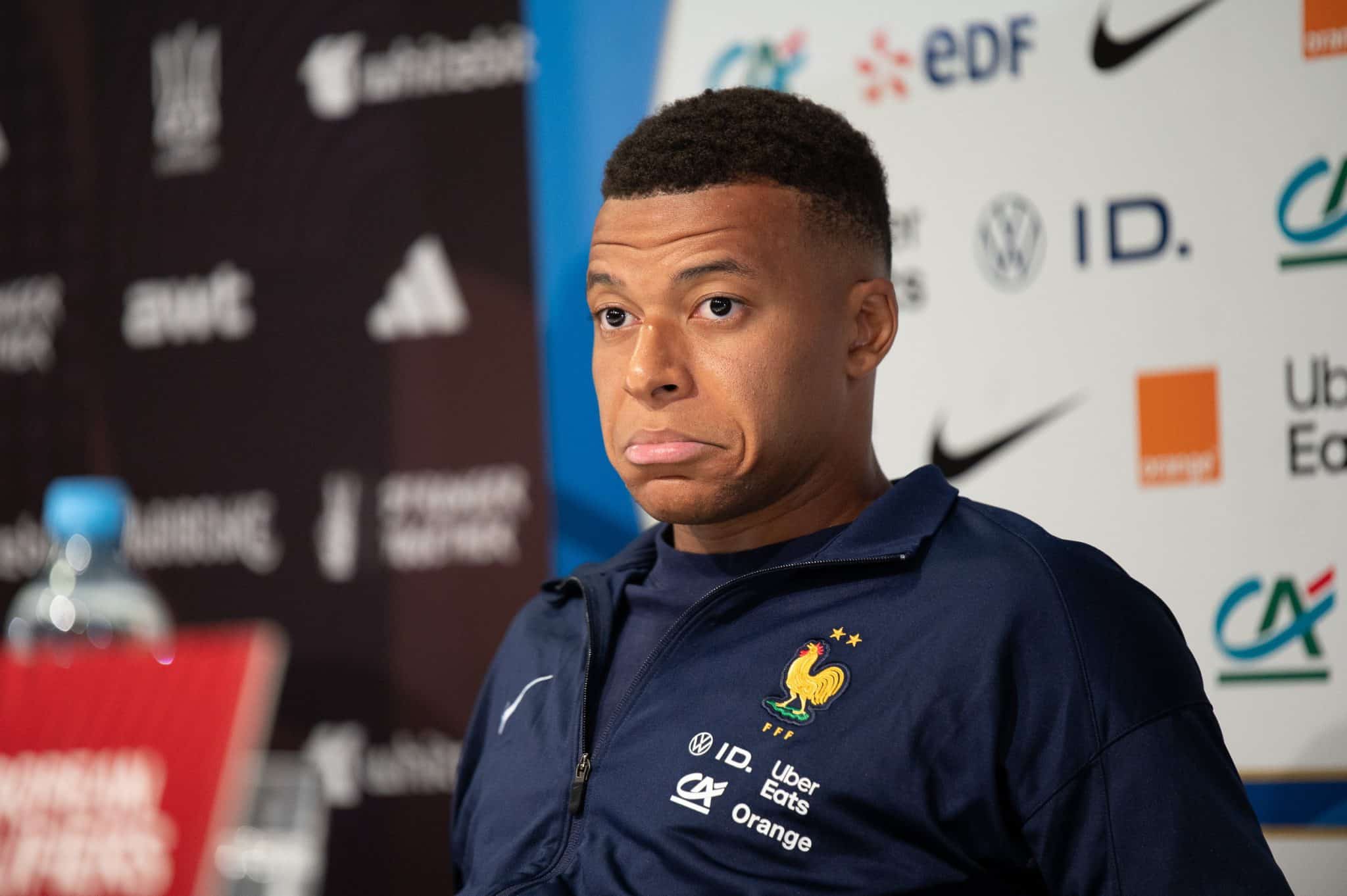 Mbapp&eacute; em coletiva na sele&ccedil;&atilde;o francesa