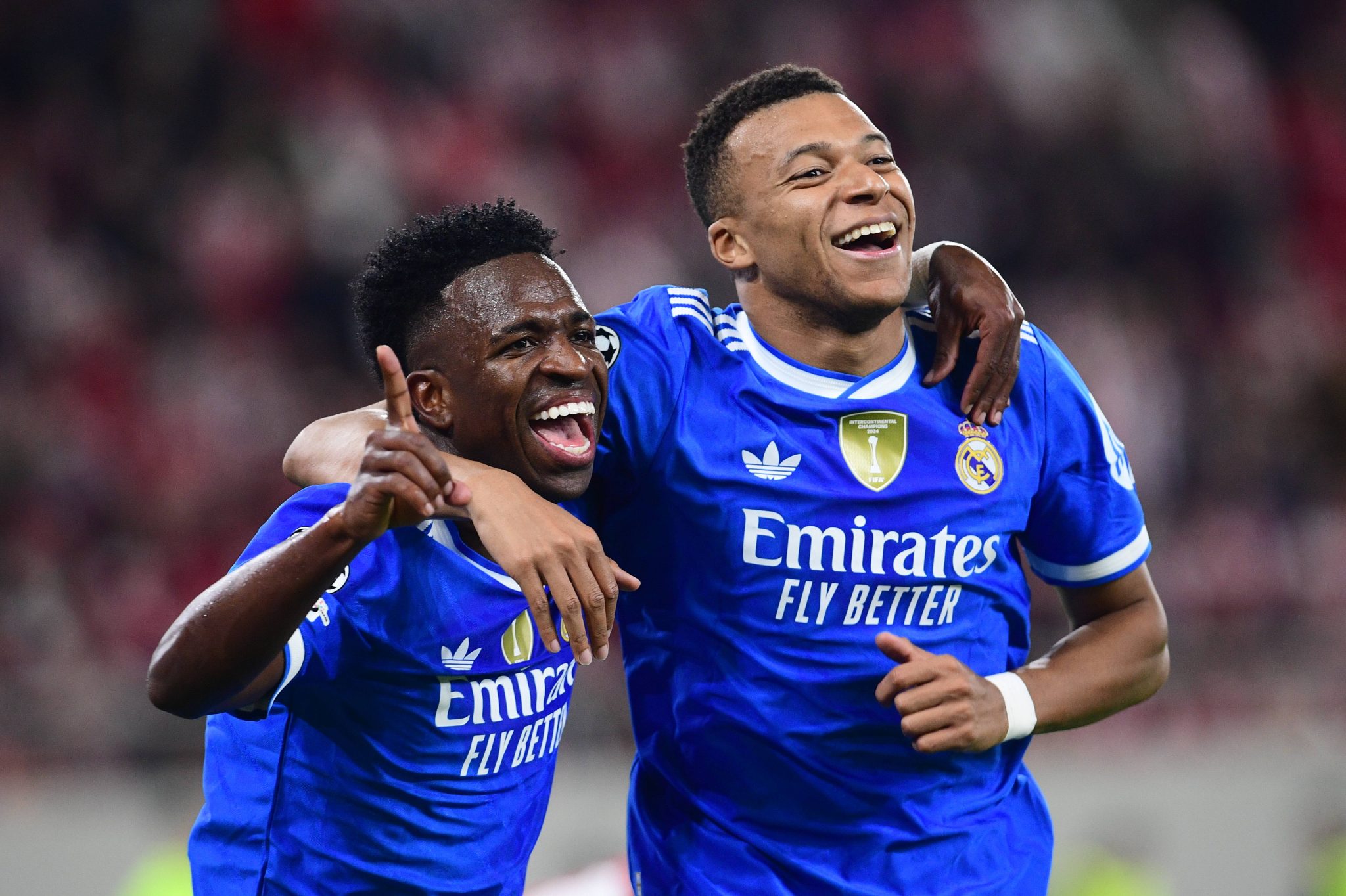 Alonso revive &lsquo;fantasmas&rsquo; de Ancelotti, mas Real Madrid segura vit&oacute;ria suada com poker de Mbapp&eacute;