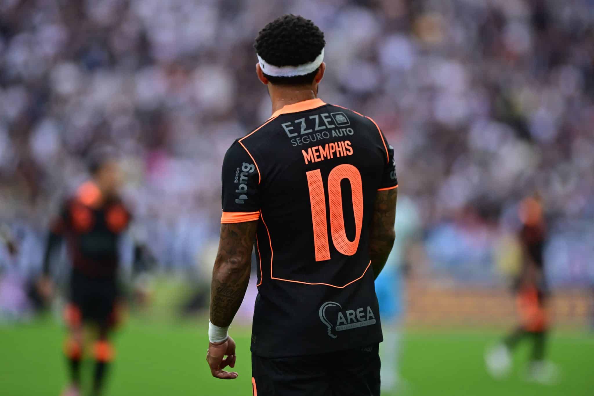 Memphis ficou tr&ecirc;s meses sem marcar gols pelo Corinthians (Foto: Imago)