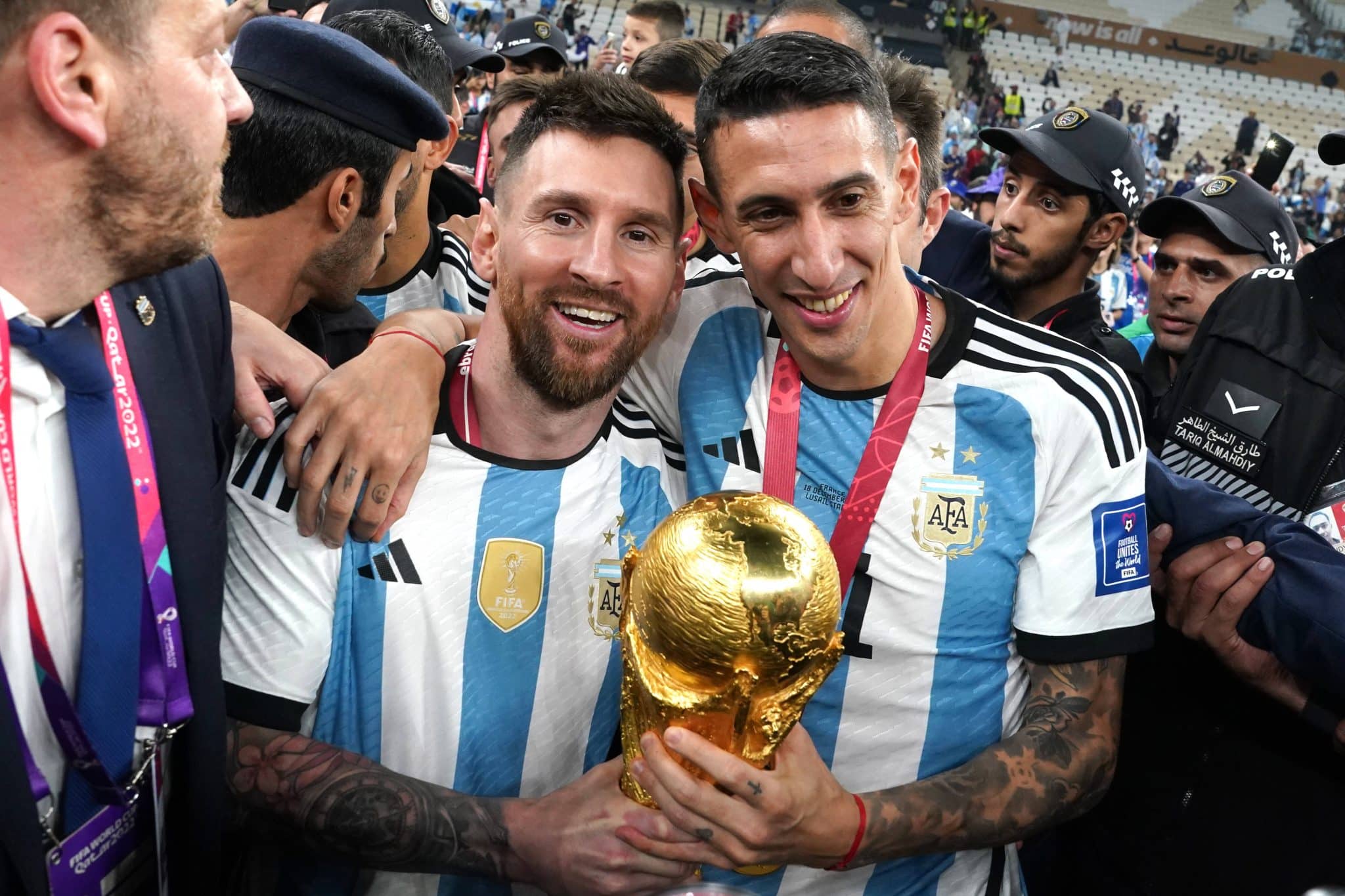 Messi e Di Mar&iacute;a ap&oacute;s conquista da Copa do Mundo de 2022 (Foto: IMAGO / PA Images)