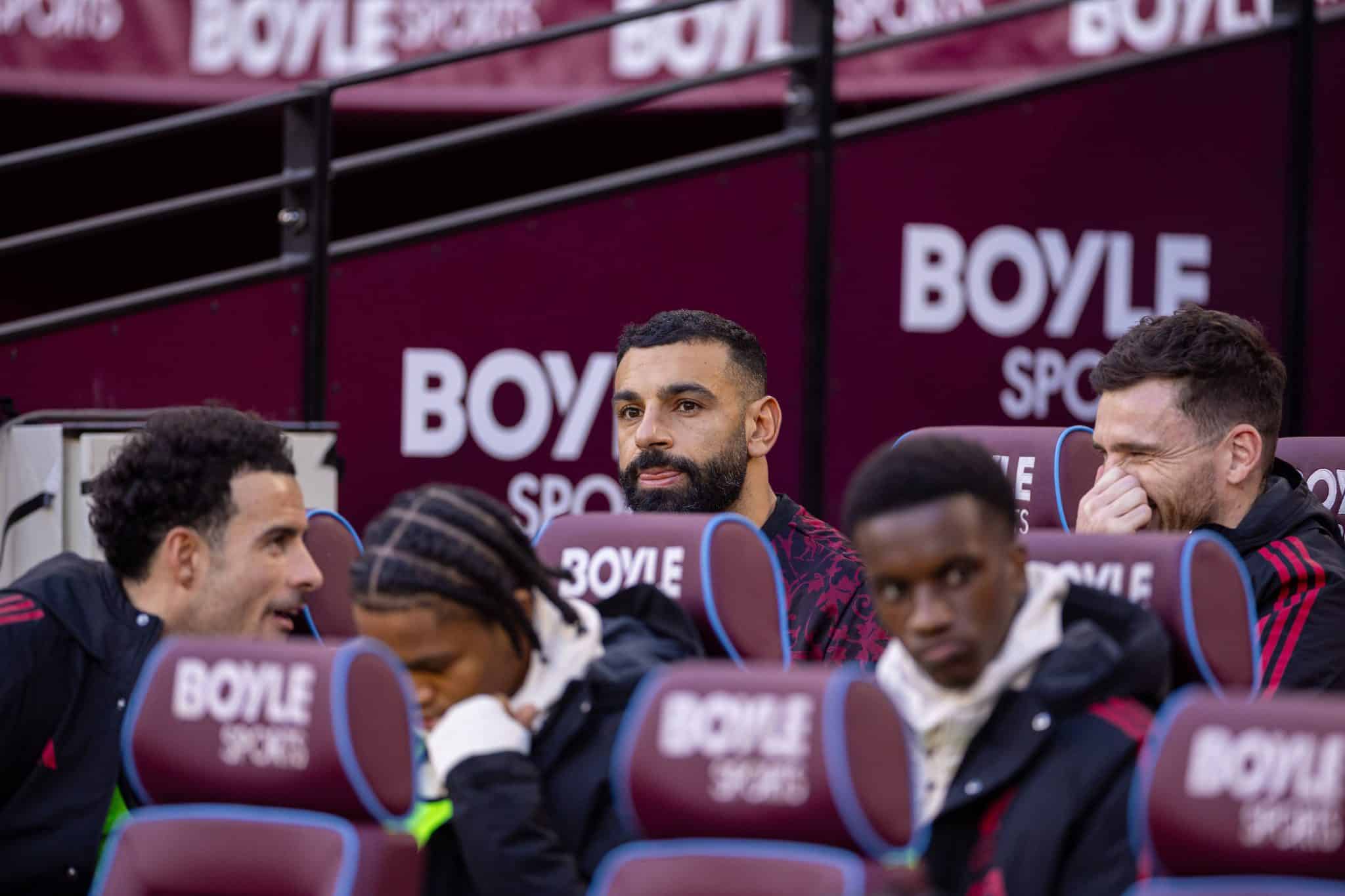 Salah sequer saiu do banco em West Ham x Liverpool (Foto: Imago)