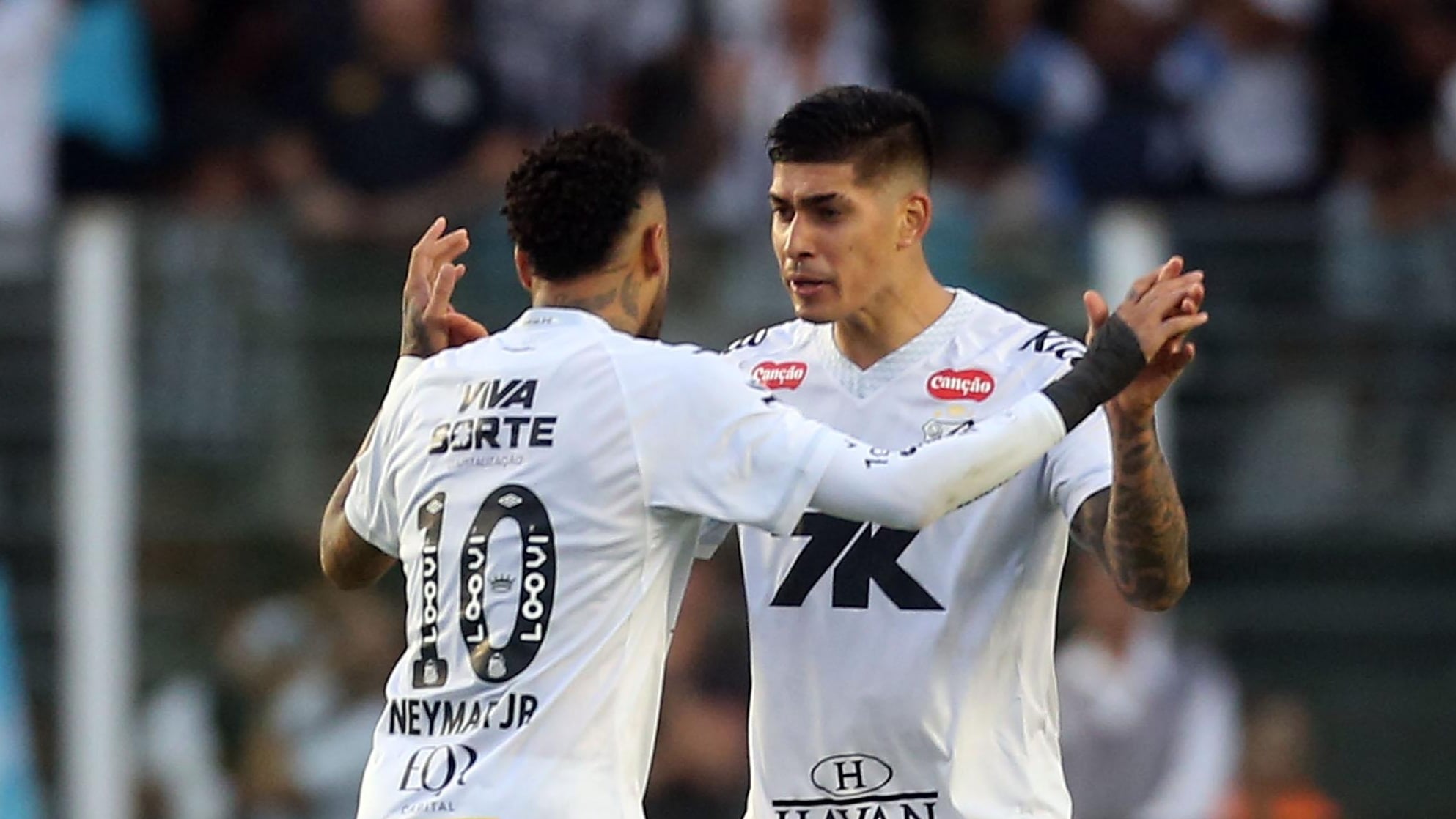 Torcida do Santos elege vil&atilde;o em empate com o Fortaleza no retorno de Neymar