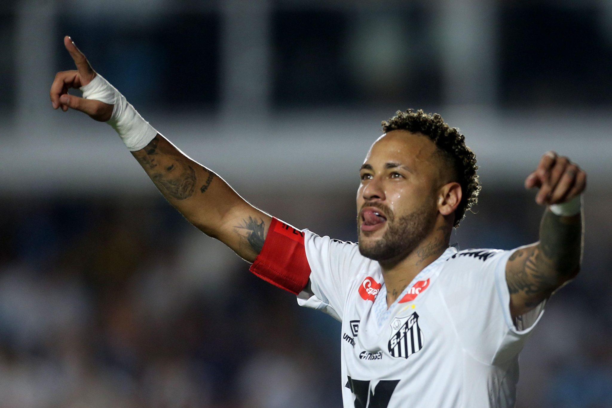 Neymar faz o que quase n&atilde;o fez no Brasileir&atilde;o, e Santos aproveita oportunidade de ouro