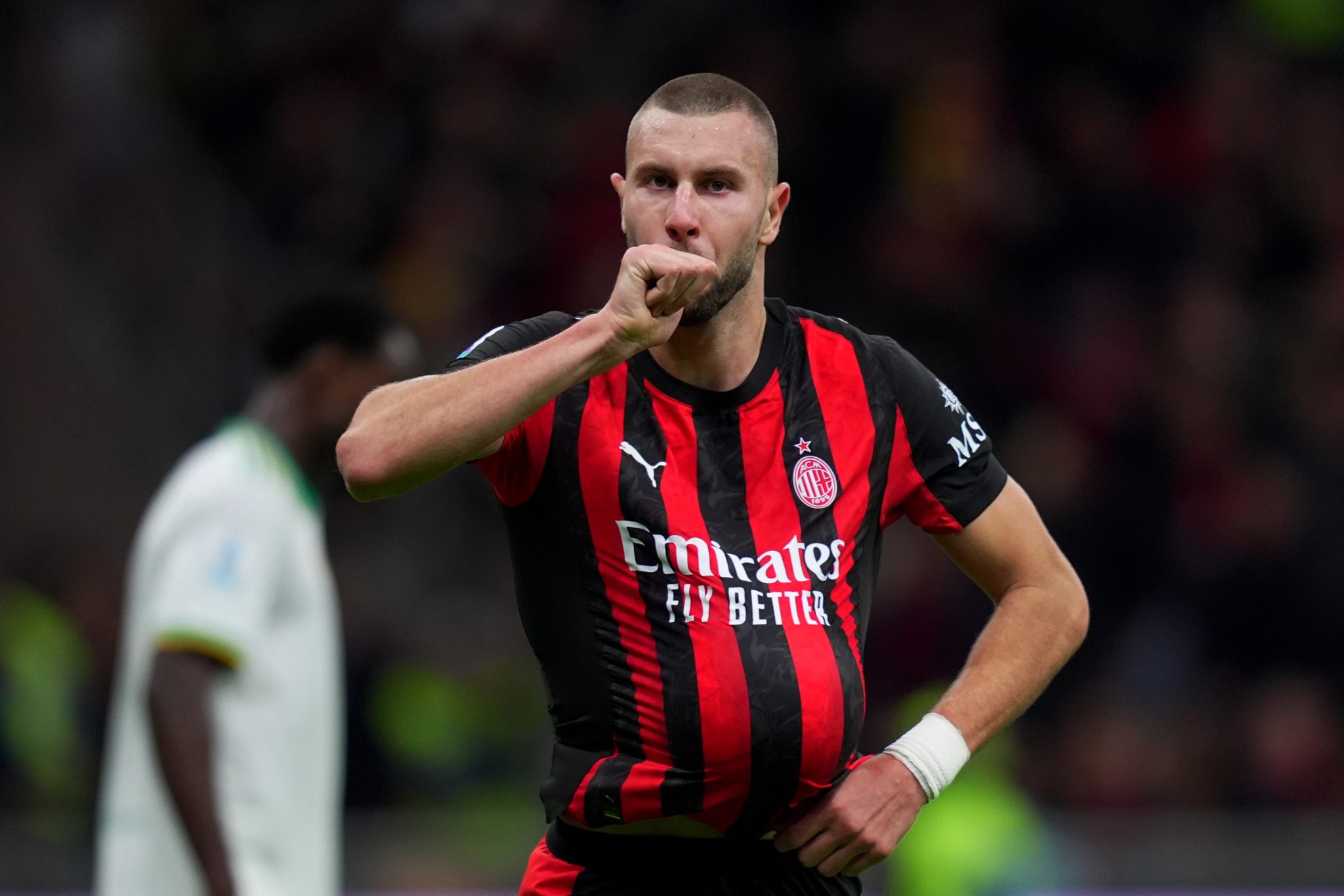 Wesley deslocado e Dybala vil&atilde;o: Roma &eacute; derrotada pelo Milan e perde chance hist&oacute;rica