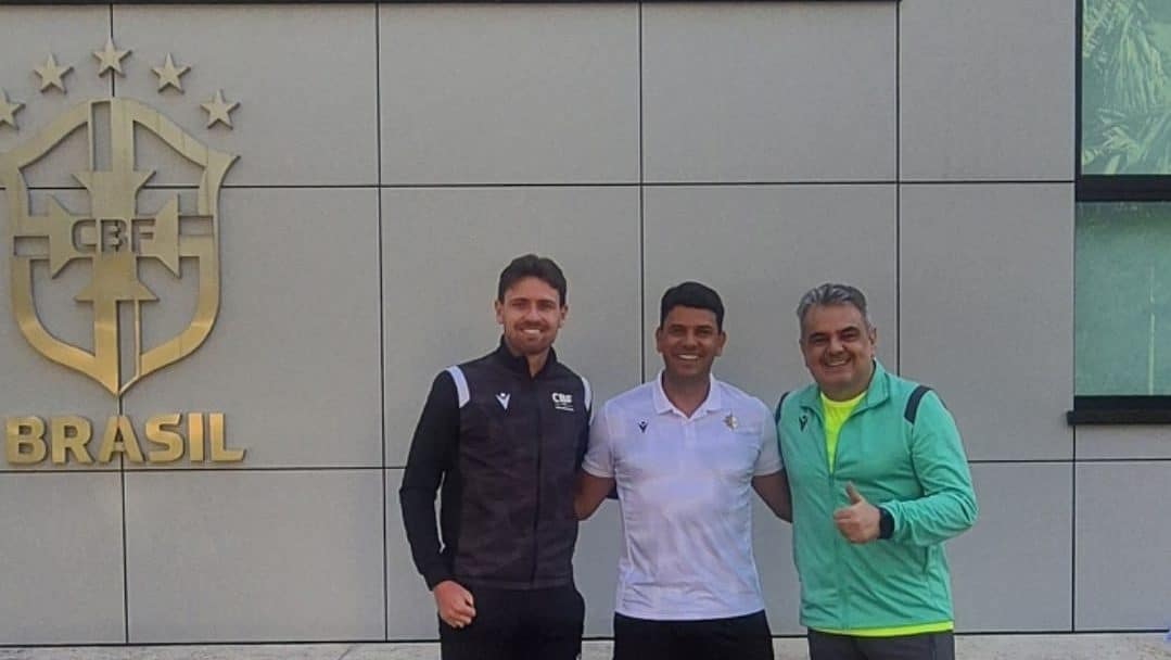 O &aacute;rbitro Ramon Abatti Abel, o presidente da comiss&atilde;o de arbitragem da CBF, Rodrigo Cintra, e o psic&oacute;logo Jo&atilde;o Ricardo Cozac