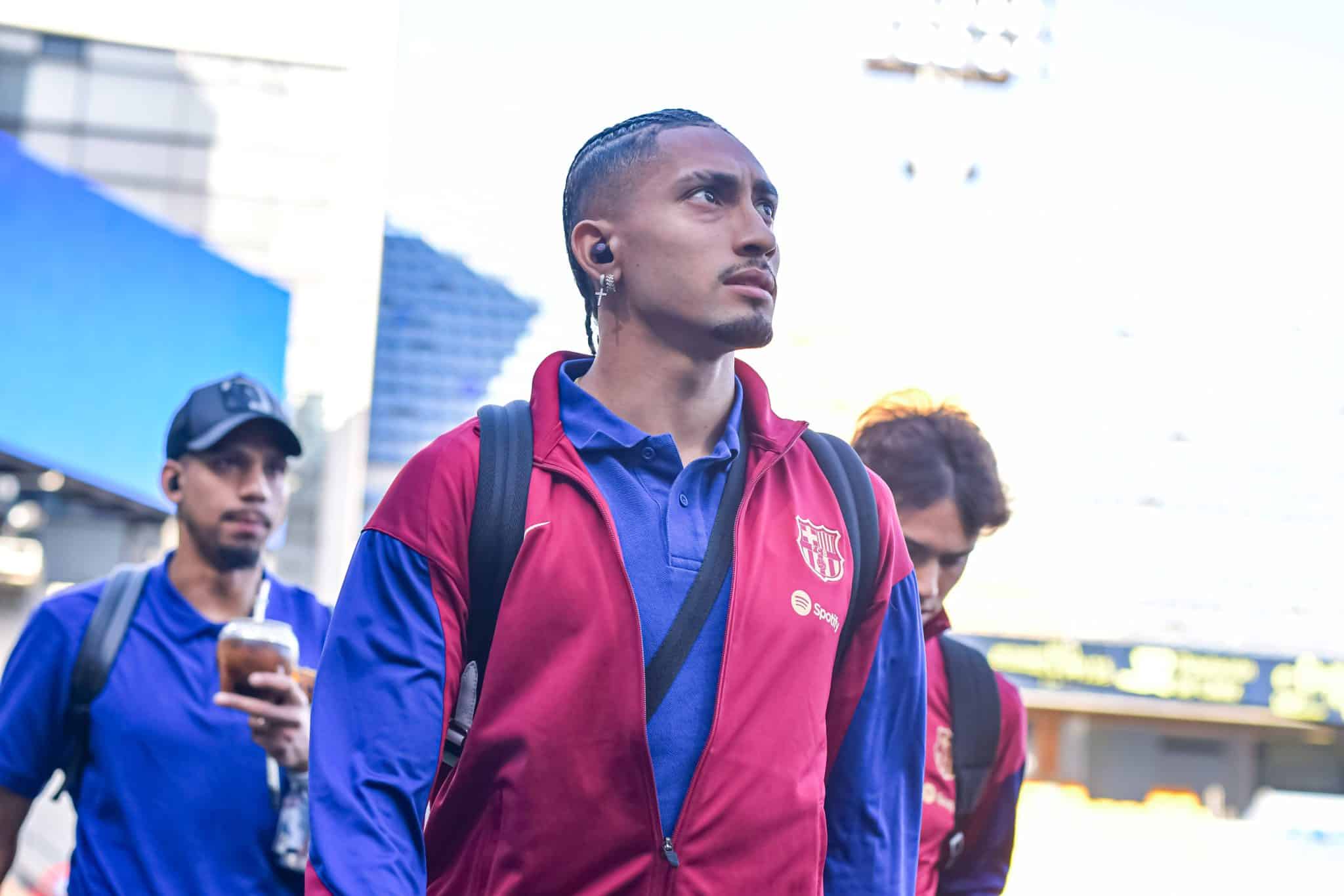 Raphinha em viagem pelo Barcelona (Foto: Imago)