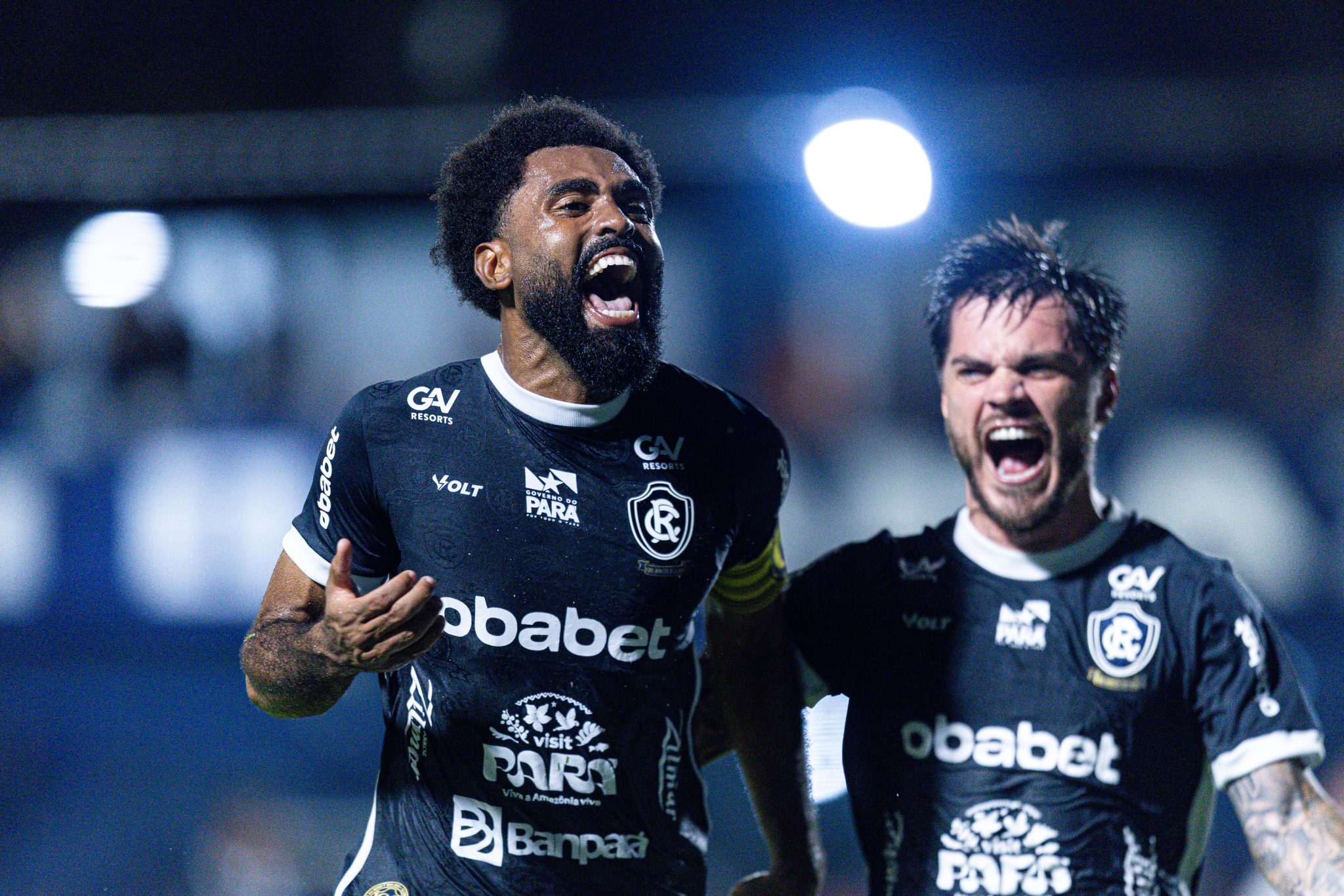 Caio Vinicius comemora gol do Remo pela S&eacute;rie B (Foto: Iconsport)