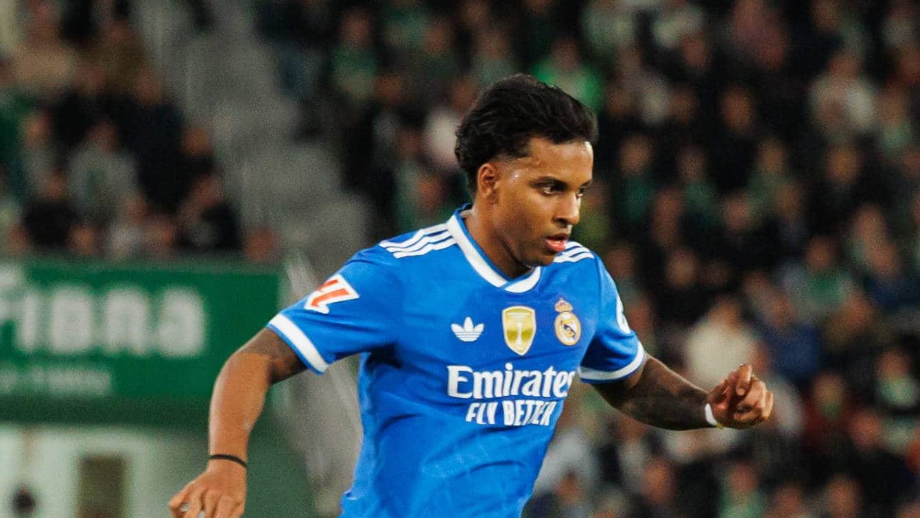 Trope&ccedil;o do Real Madrid tem decis&atilde;o controversa de Xabi Alonso com Rodrygo