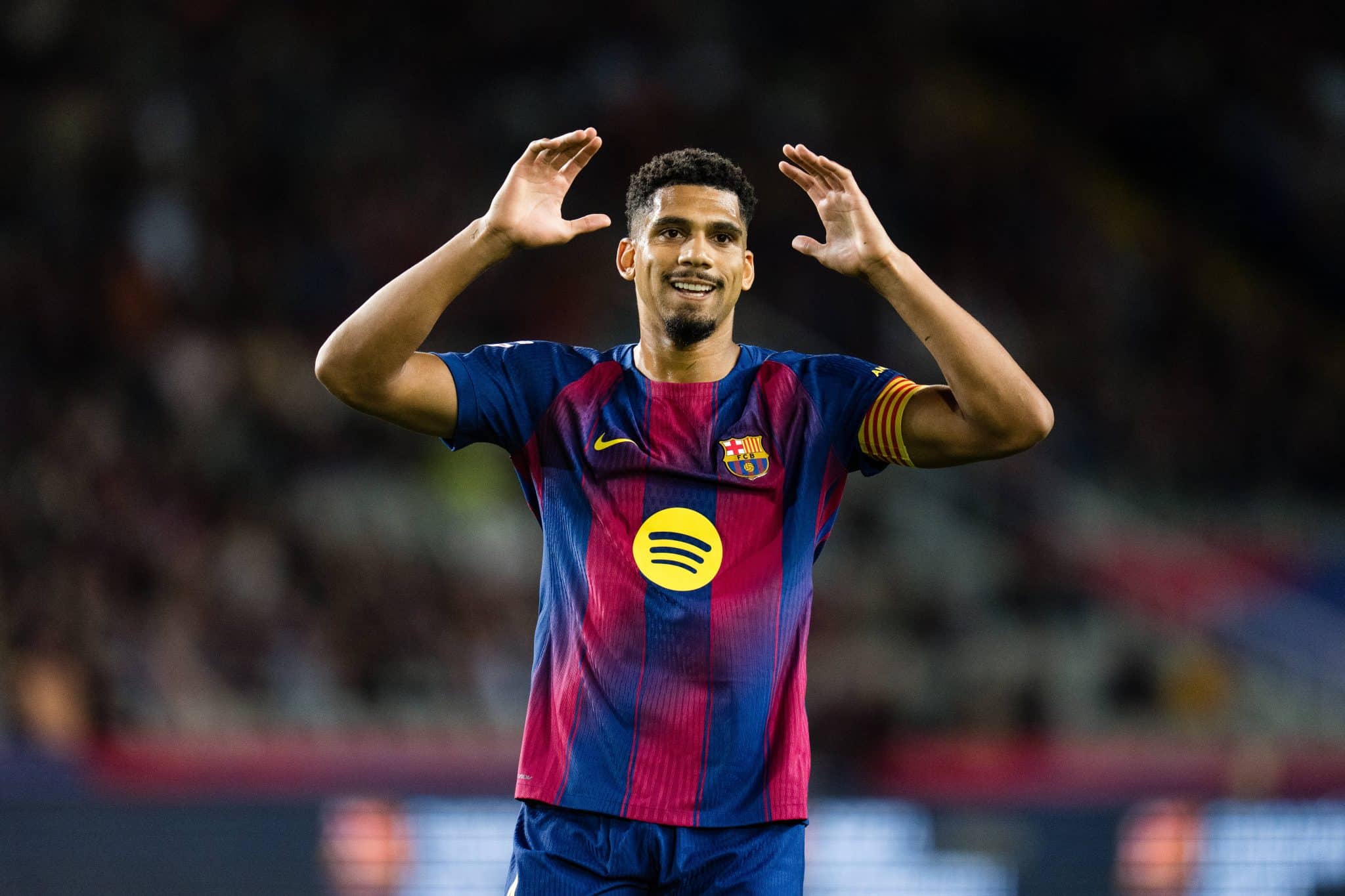 Araujo falhou no gol do Elche (Foto: Imago)