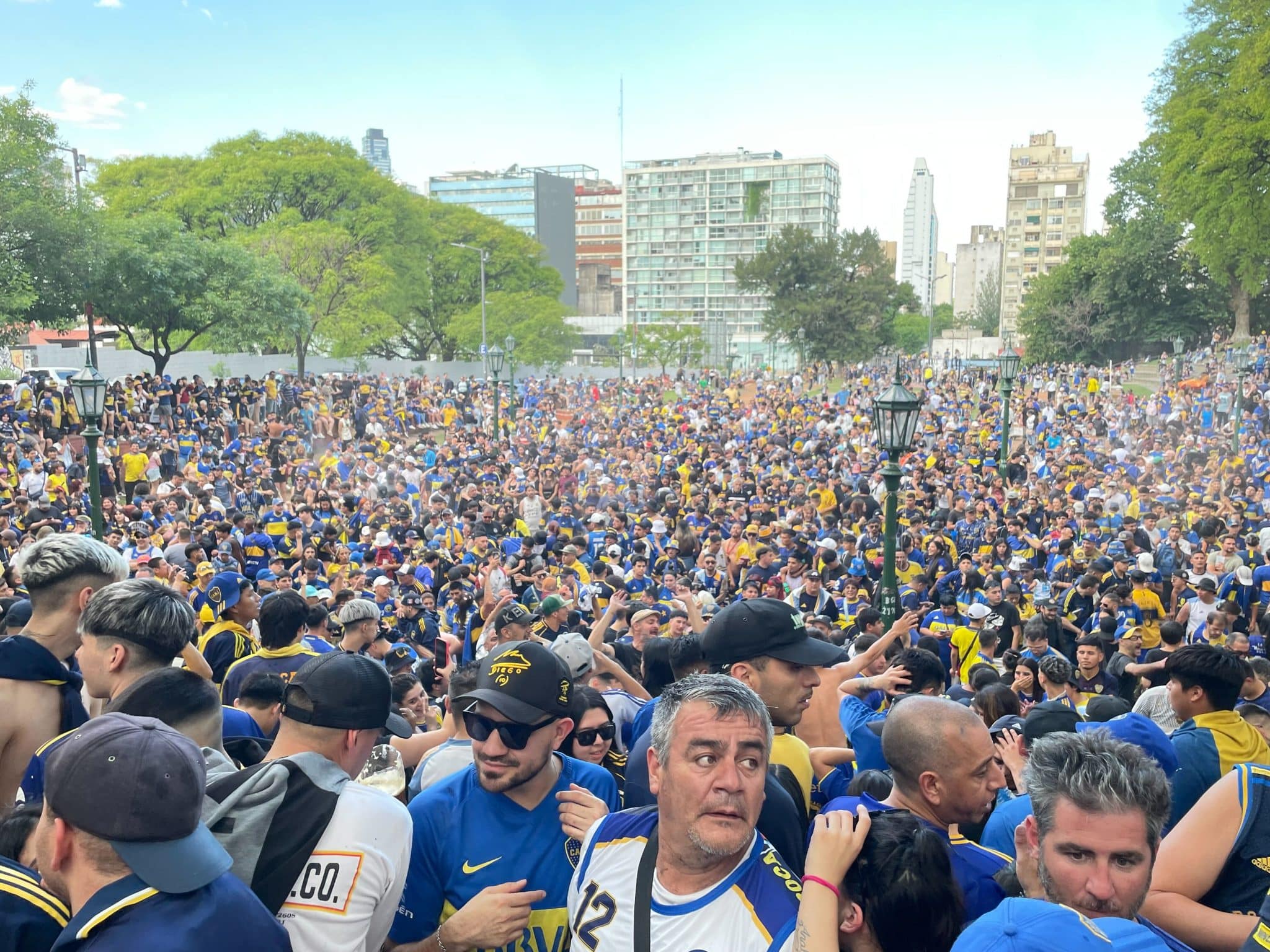 Torcedores do Boca Juniors acompanham cl&aacute;ssico contra o River Plate no no Parque Lezama
