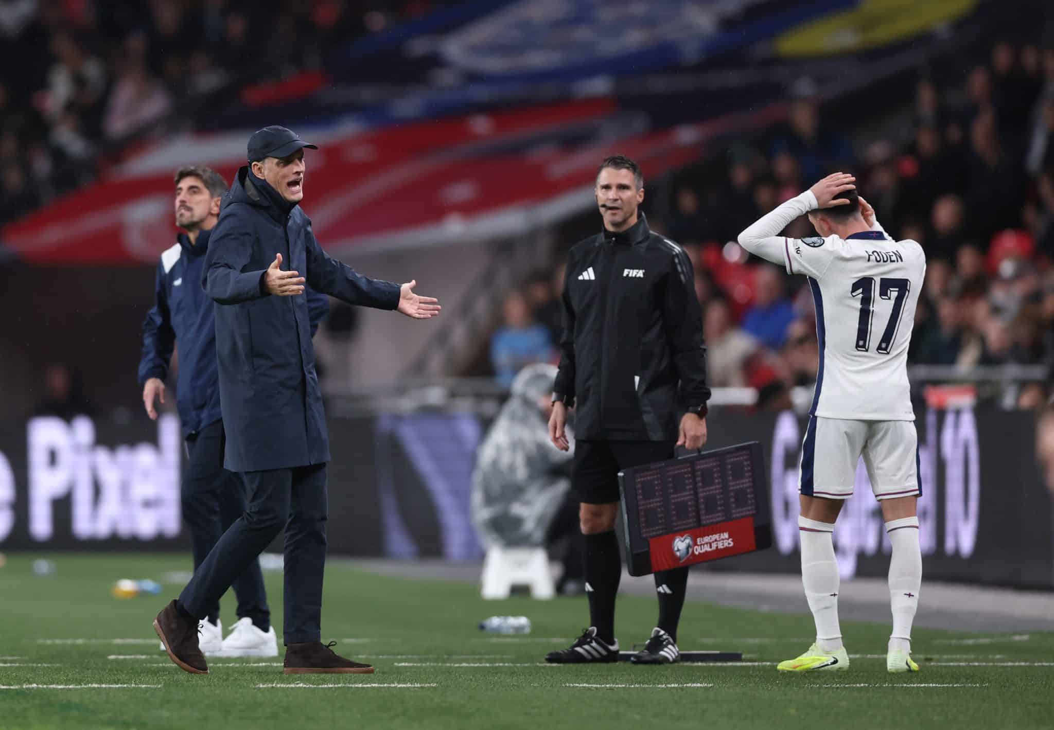 Foden iniciou no banco contra a S&eacute;rvia