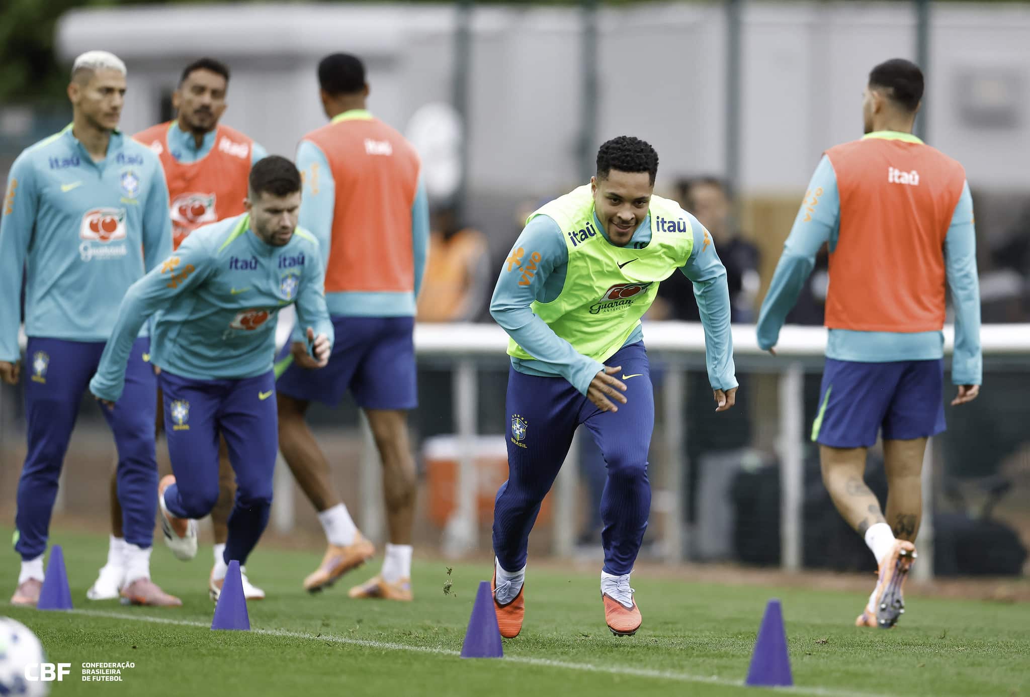 Vitor Roque, durante treino pela Sele&ccedil;&atilde;o