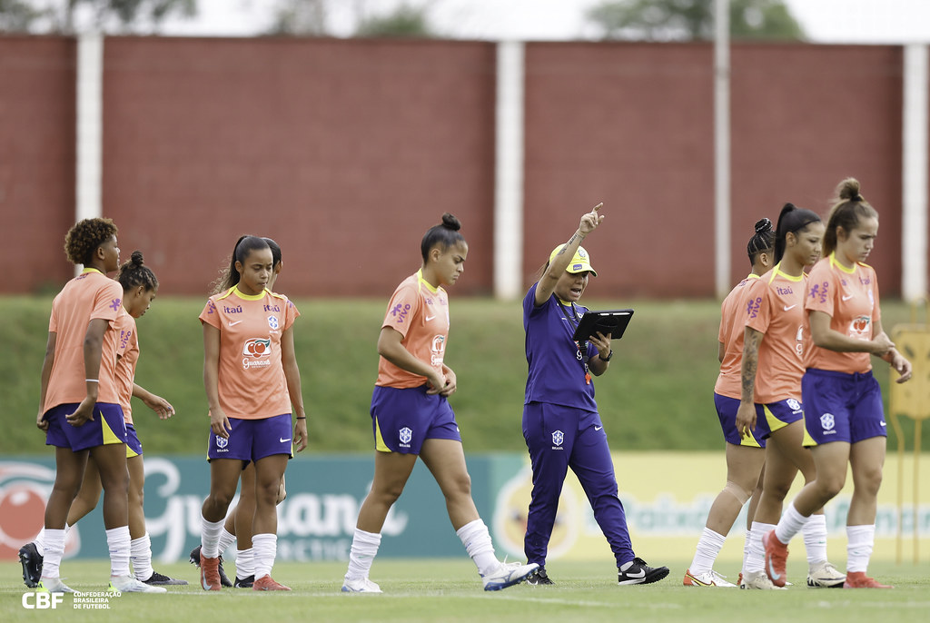 Sele&ccedil;&atilde;o feminina sub-20 em treino (Foto: Rafael Ribeiro/CBF)