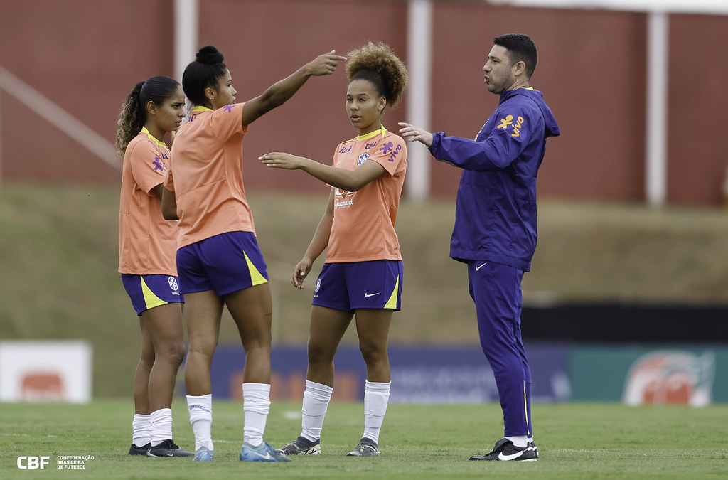 Sele&ccedil;&atilde;o feminina sub-20 em treino (Foto: Rafael Ribeiro/CBF)
