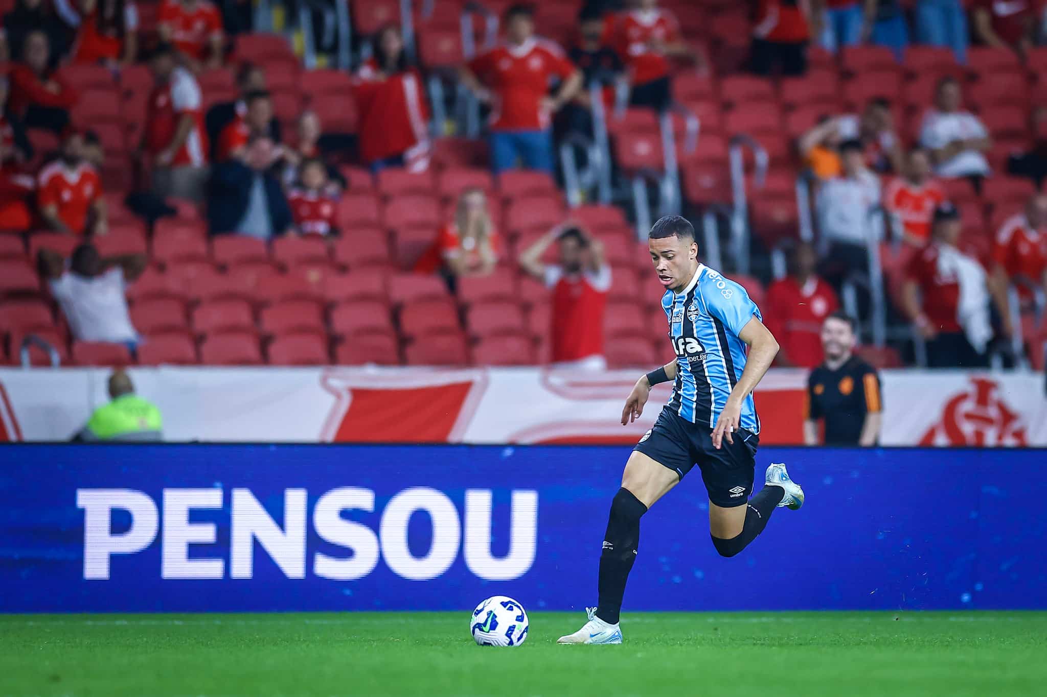 Alysson Edward marcou o gol decisivo no Gre-nal do Beira-Rio