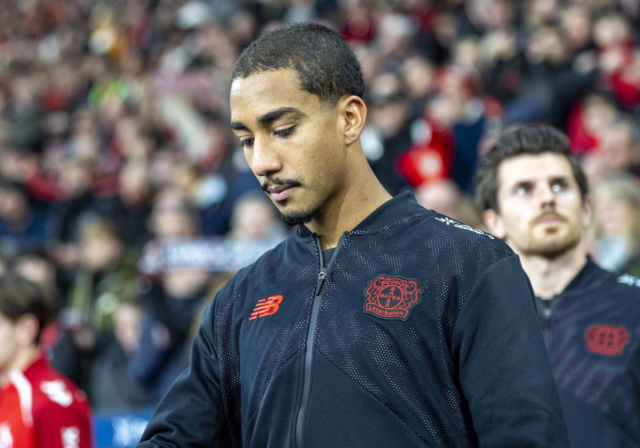 De &lsquo;descart&aacute;vel&rsquo; a &lsquo;novo Frimpong&rsquo;: Brasileiro supera forte concorr&ecirc;ncia e ressurge no Leverkusen