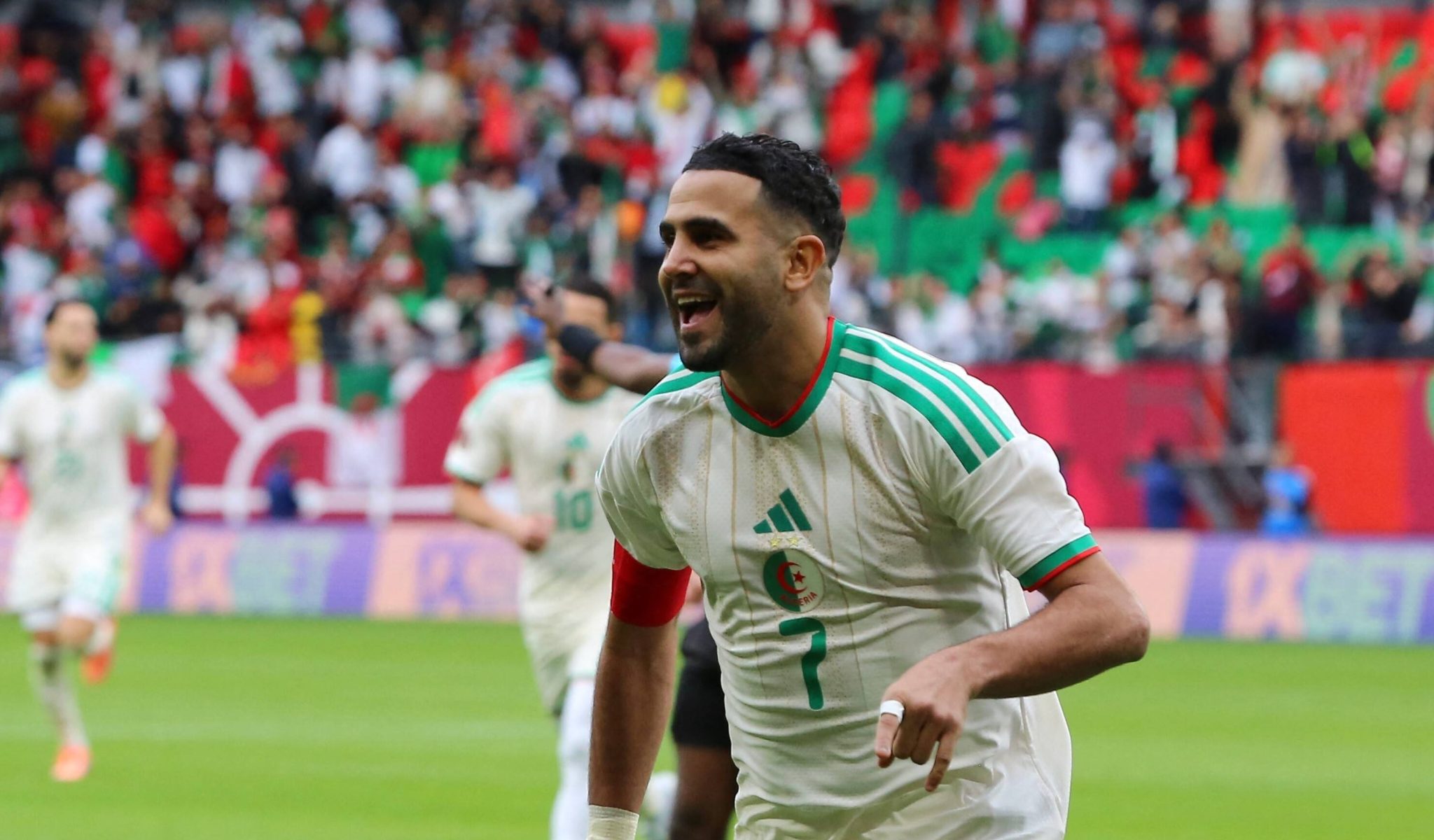 Mahrez atinge marca hist&oacute;rica e filho de Zidane vai bem em vit&oacute;ria f&aacute;cil da Arg&eacute;lia