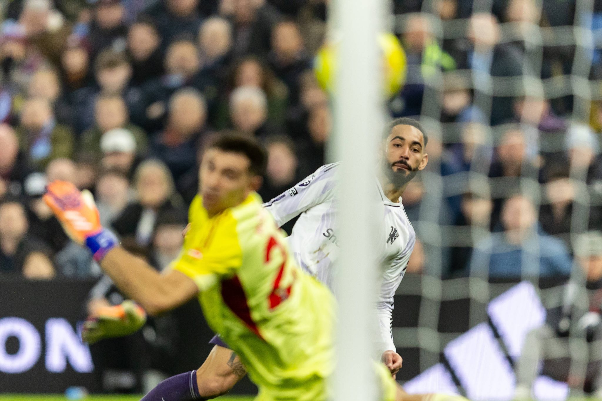 Gol de Matheus Cunha em Aston Villa x Manchester United