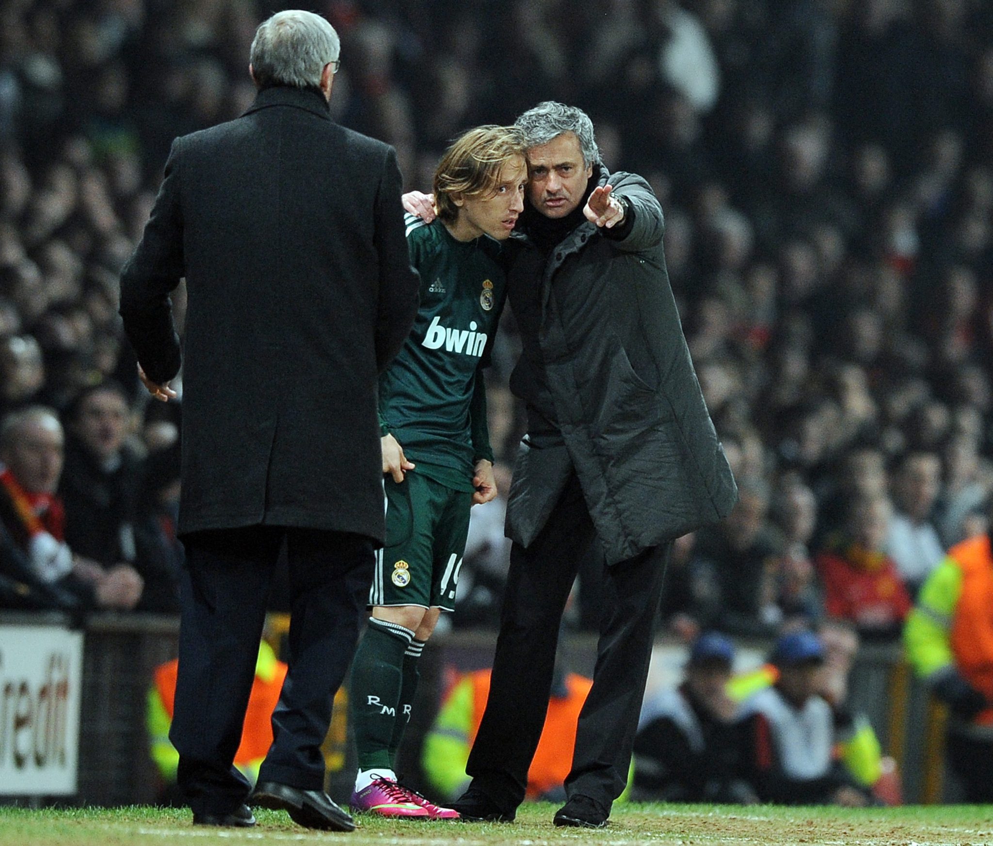 Mourinho instrui Luka Modric no Real Madrid