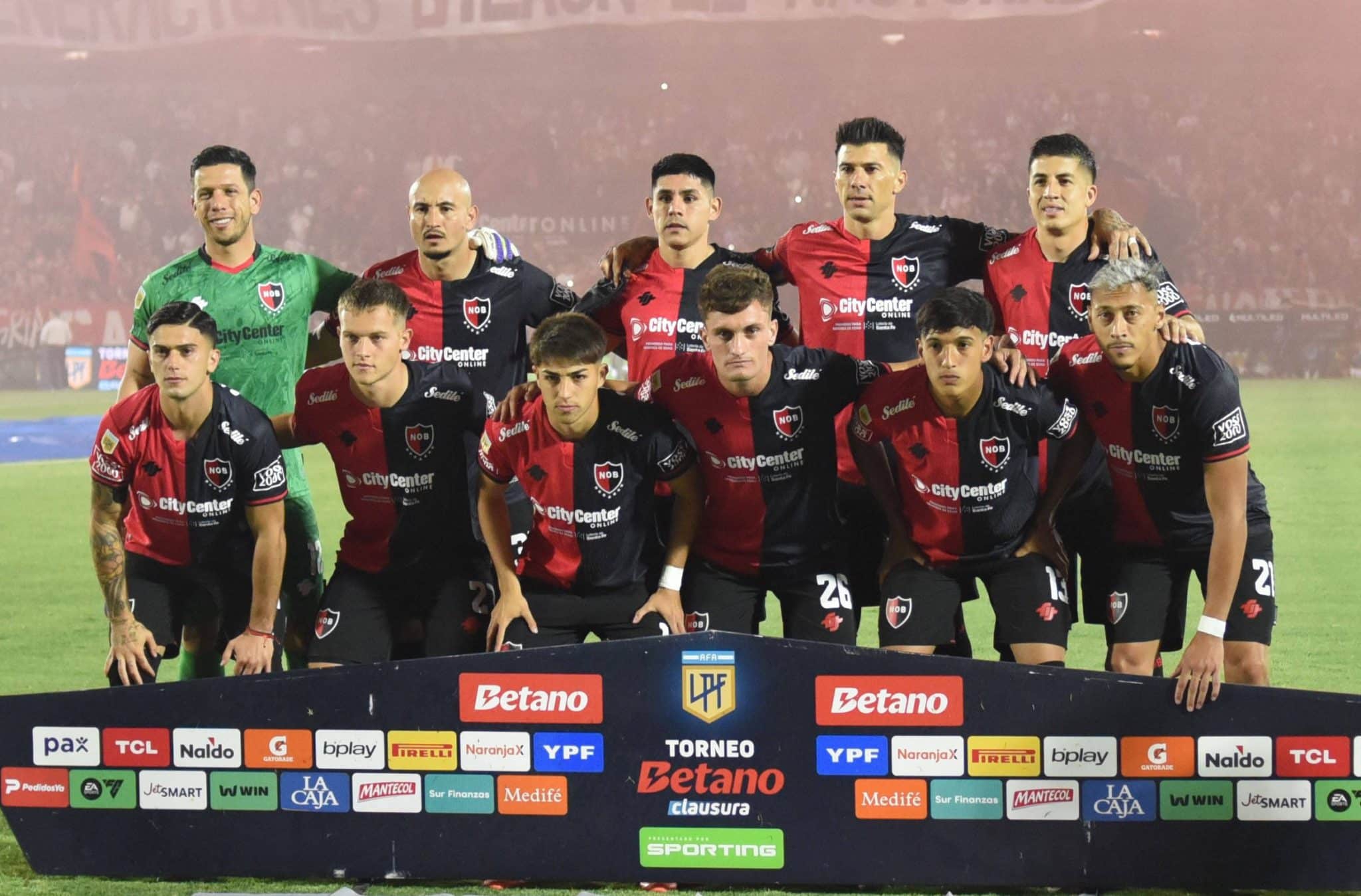 Newells vs Racing Foto: FOTOBAIRES Fecha 16 Torneo Clausura Liga Profesional *** Newells vs Racing Foto FOTOBAIRES Date